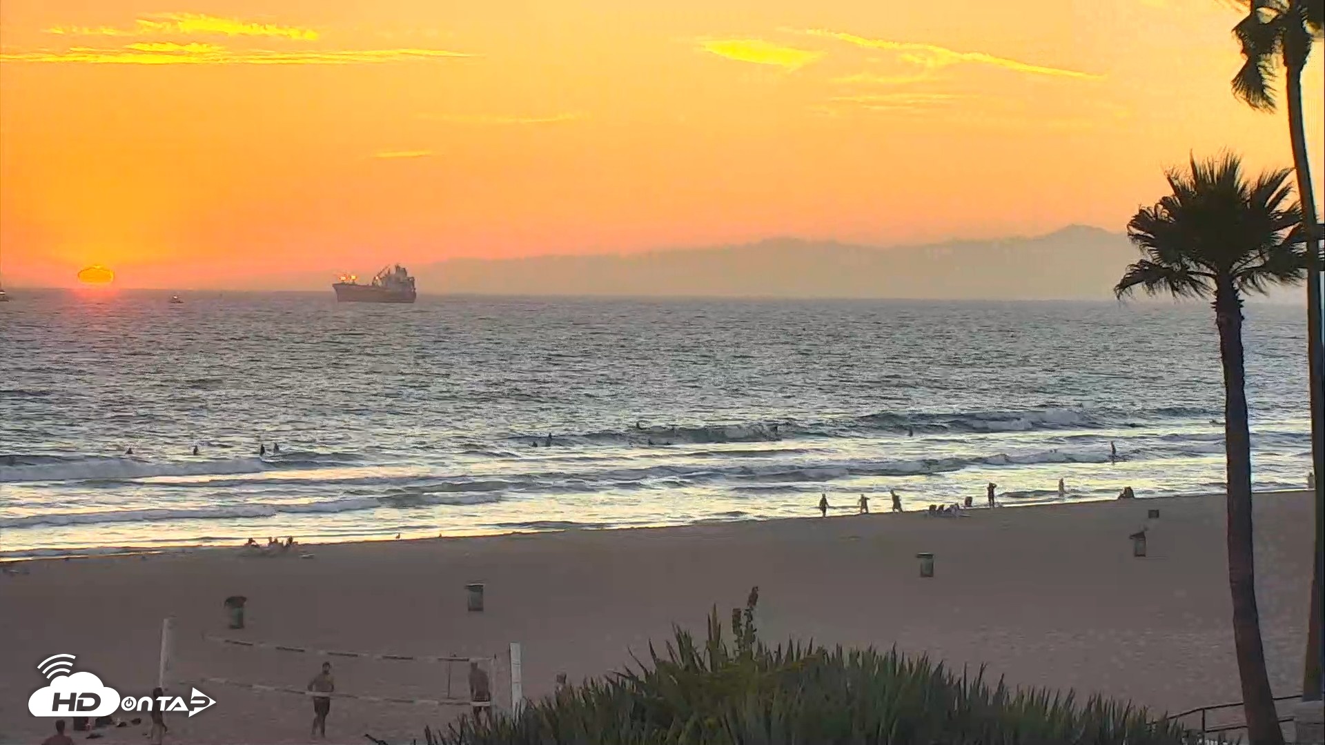 Snapshot of El Porto Beach Roving Live Cam taken Aug 19, 2026, 7:35pm PDT