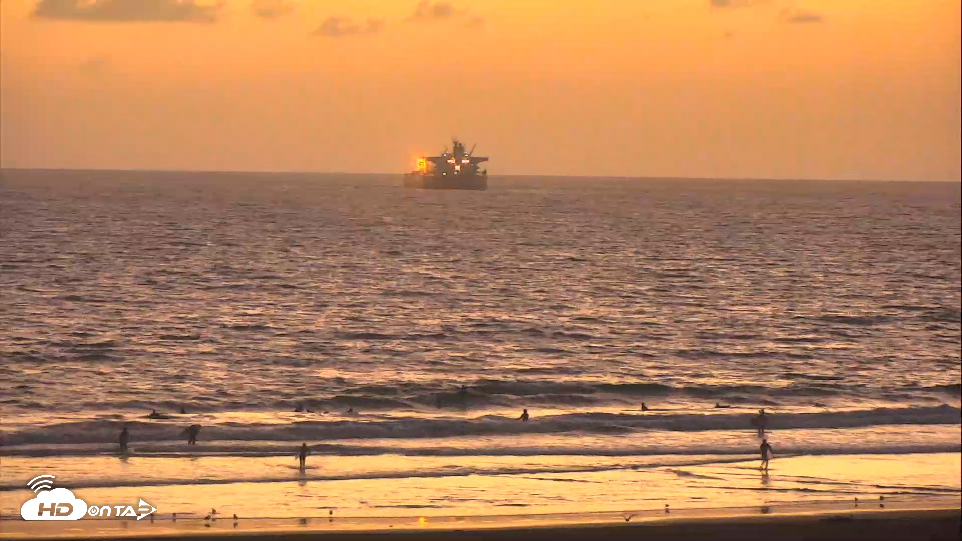 Snapshot of El Porto Beach Roving Live Cam taken Sep 16, 2026, 7:18pm PDT