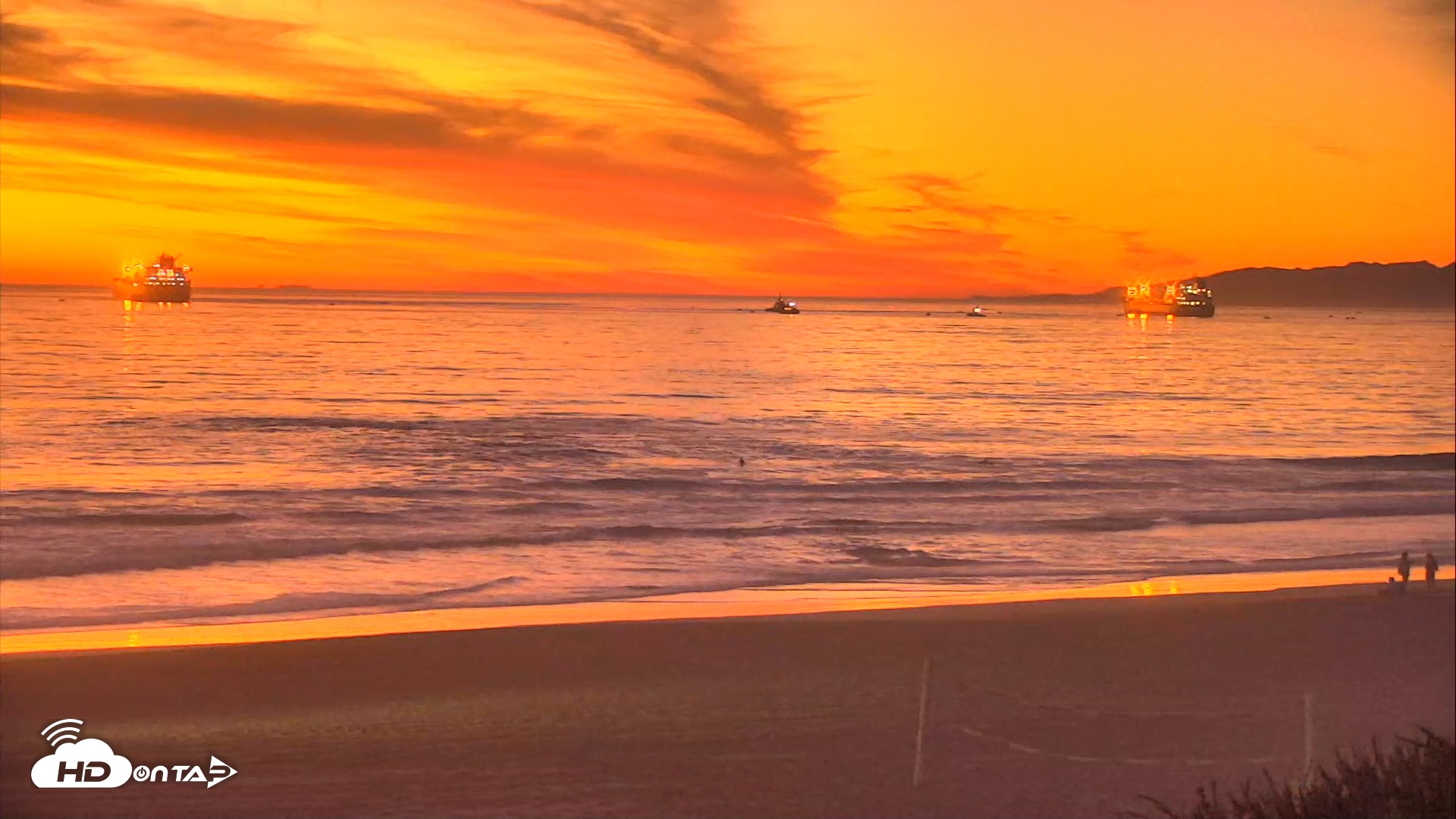 Snapshot of El Porto Beach Roving Live Cam taken Jan 16, 2026, 5:34pm PST