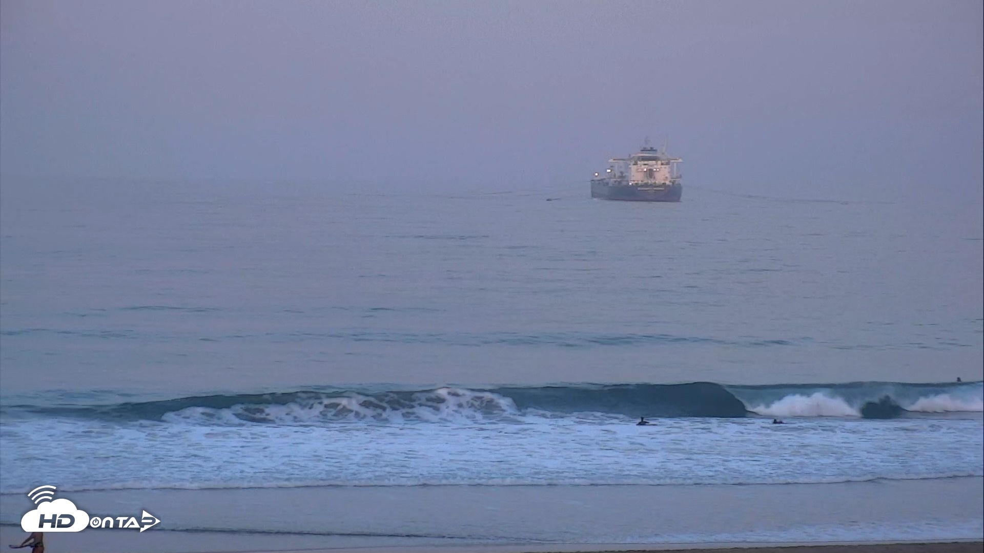 Snapshot of El Porto Beach Roving Live Cam taken Aug 30, 2026, 6:36am PDT