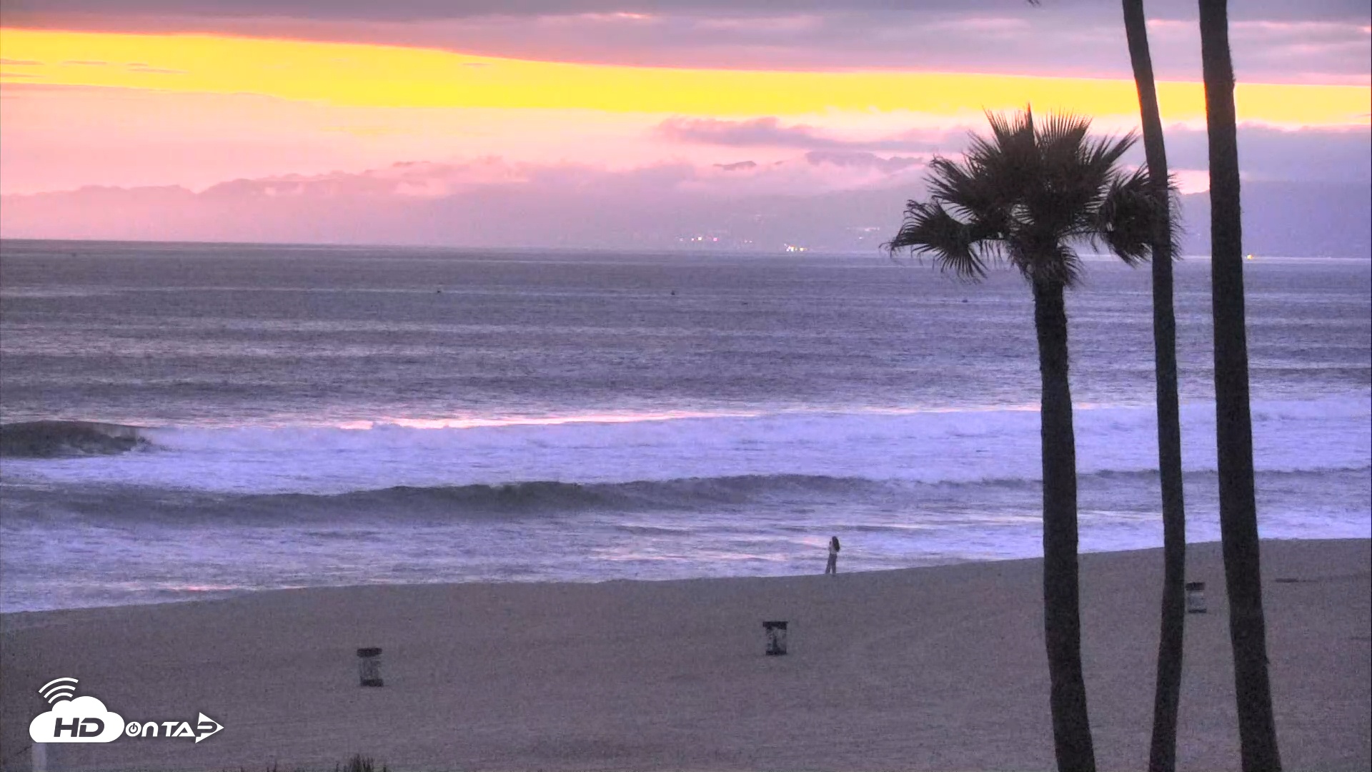 Snapshot of El Porto Beach Roving Live Cam taken Apr 17, 2025, 7:44pm PDT