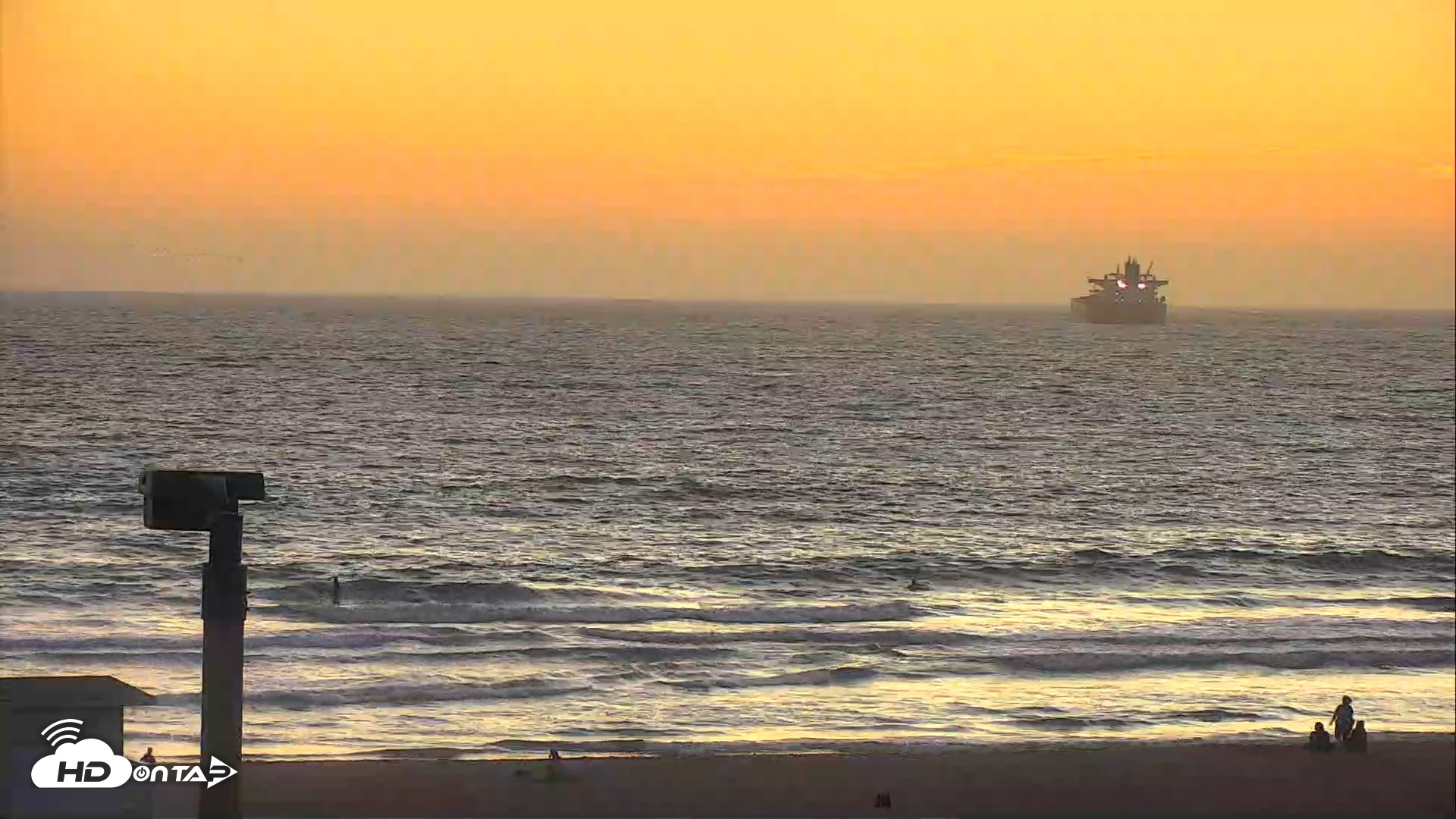 Snapshot of El Porto Beach Roving Live Cam taken Aug 19, 2026, 7:47pm PDT