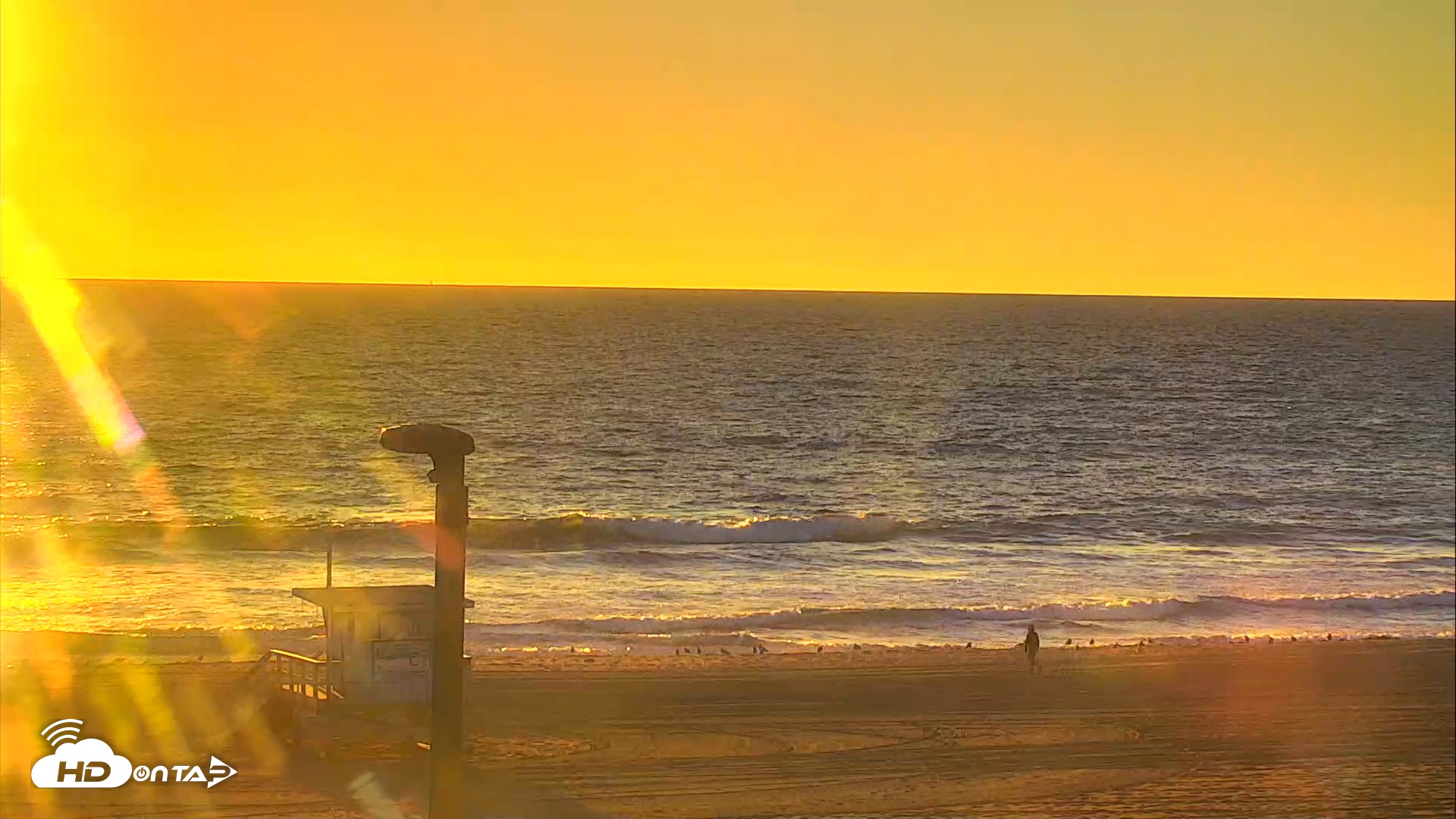Snapshot of El Porto Beach Roving Live Cam taken Oct 15, 2025, 5:59pm PDT