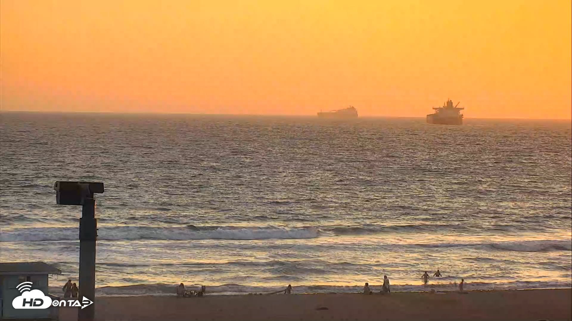 Snapshot of El Porto Beach Roving Live Cam taken Aug 1, 2026, 7:48pm PDT
