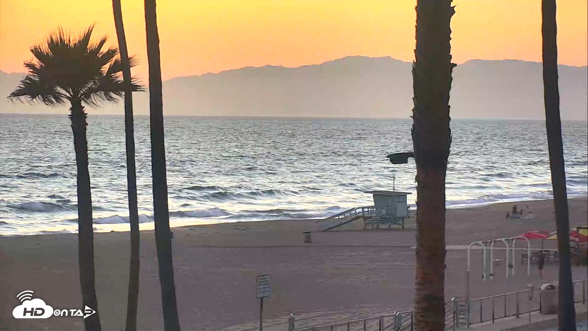 Snapshot of El Porto Beach Roving Live Cam taken Jul 14, 2026, 8:13pm PDT