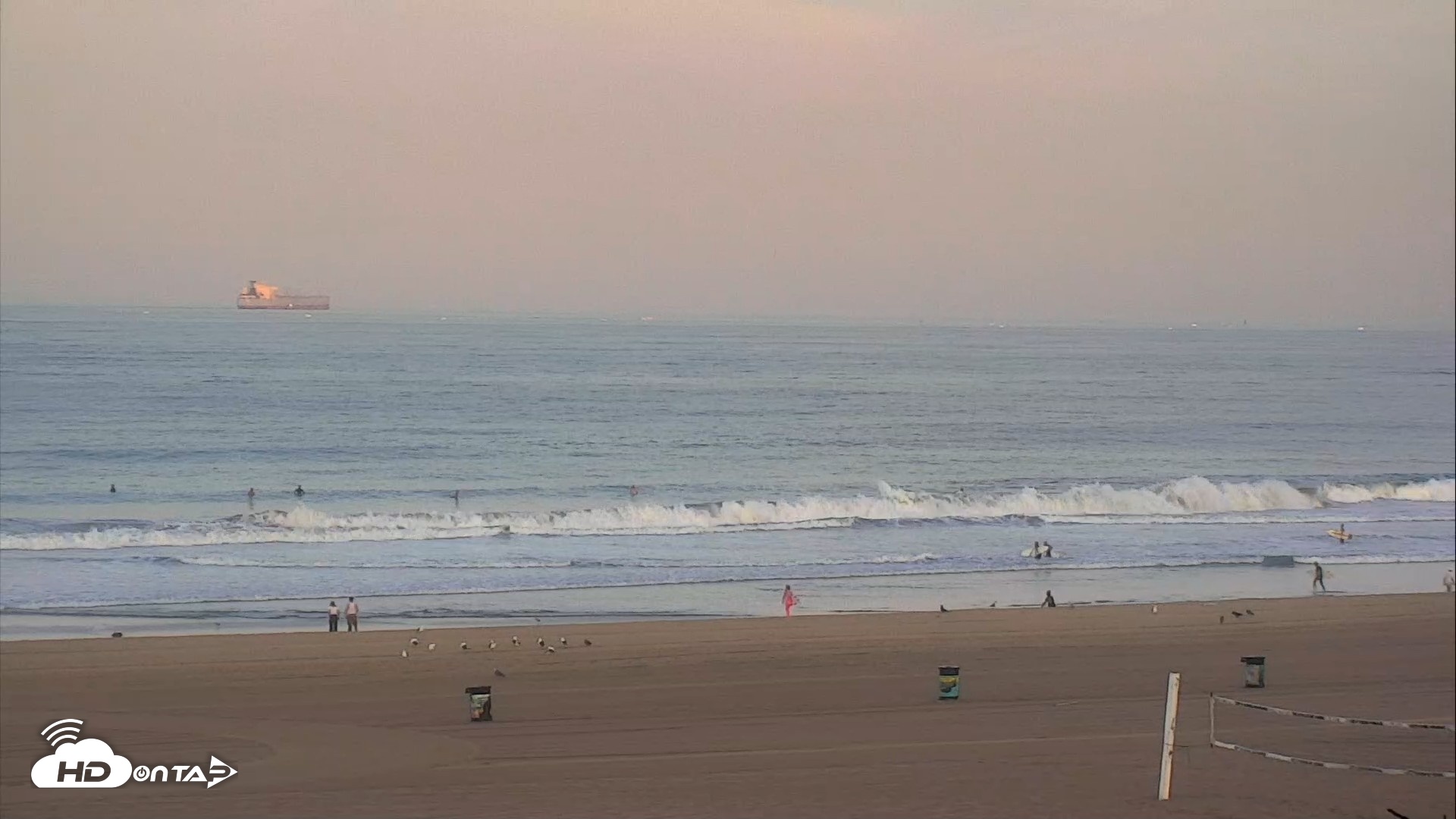 Snapshot of El Porto Beach Roving Live Cam taken Aug 29, 2026, 6:47am PDT