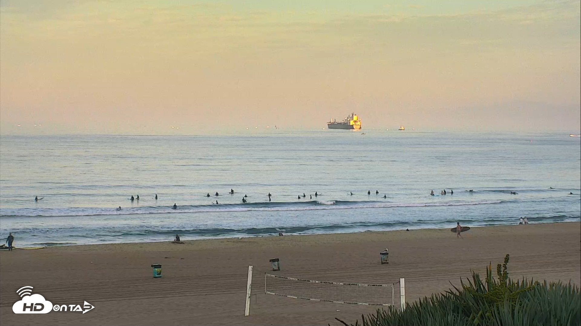 Snapshot of El Porto Beach Roving Live Cam taken Aug 21, 2026, 6:46am PDT