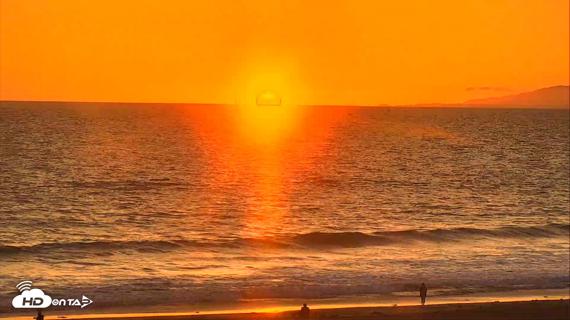 Snapshot of El Porto Beach Roving Live Cam taken Apr 20, 2026, 7:28pm PDT