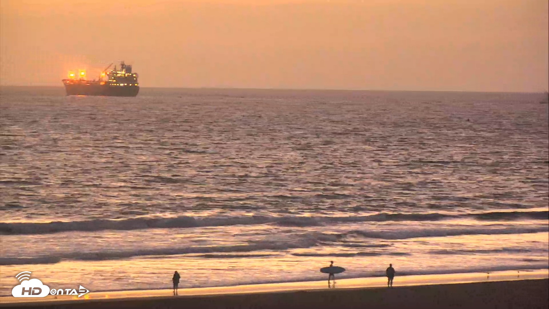 Snapshot of El Porto Beach Roving Live Cam taken Sep 16, 2026, 7:17pm PDT