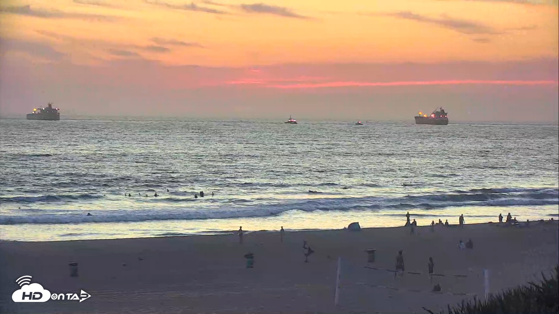 Snapshot of El Porto Beach Roving Live Cam taken Aug 28, 2026, 7:36pm PDT