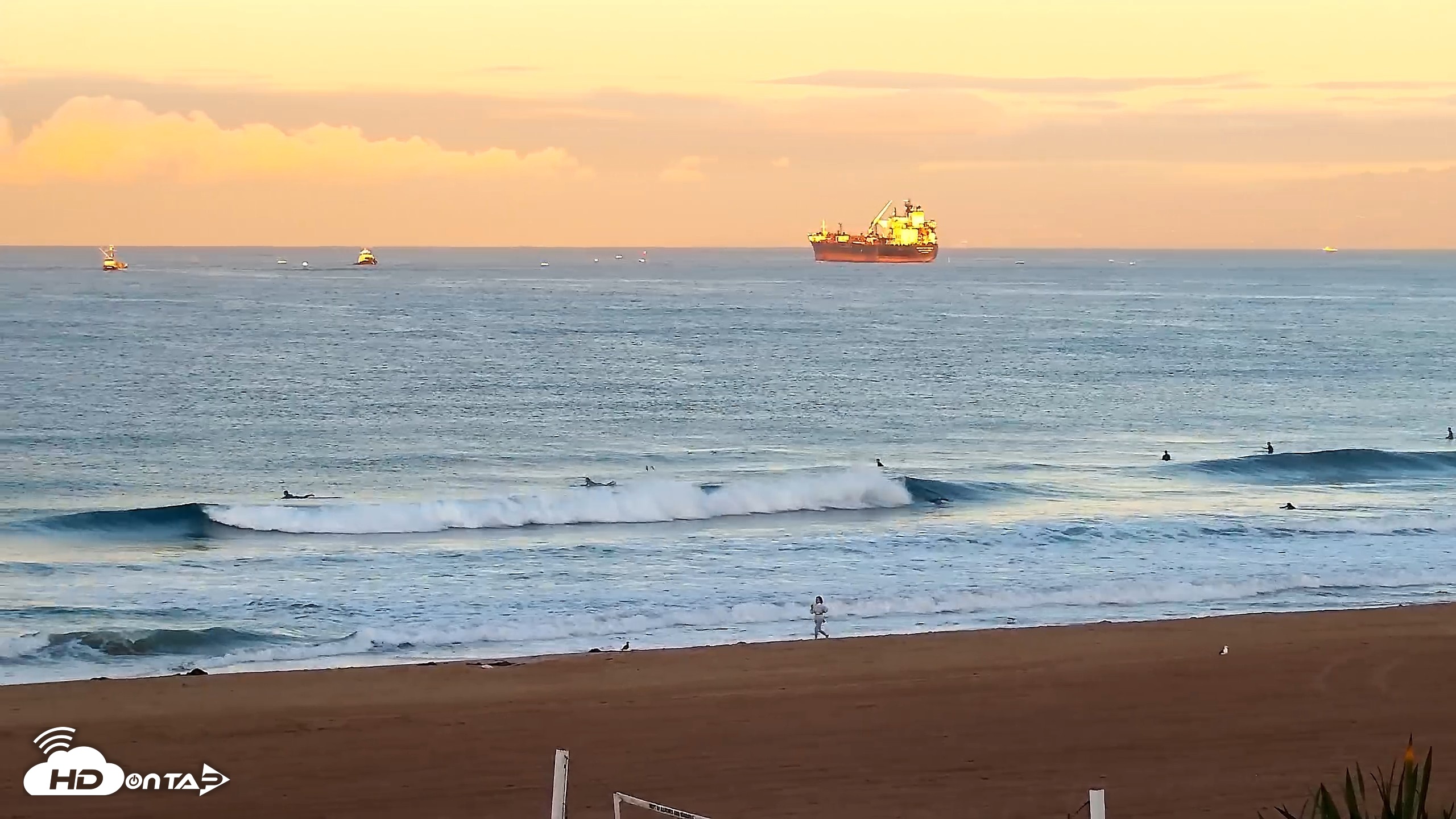Snapshot of El Porto Beach Roving Live Cam taken Oct 23, 2026, 7:19am PDT