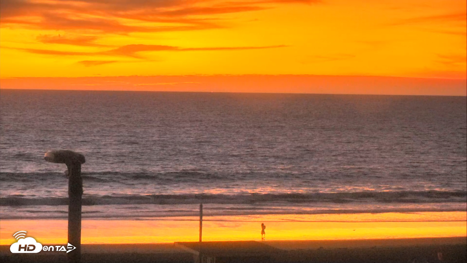 Snapshot of El Porto Beach Roving Live Cam taken Nov 5, 2025, 5:25pm PST