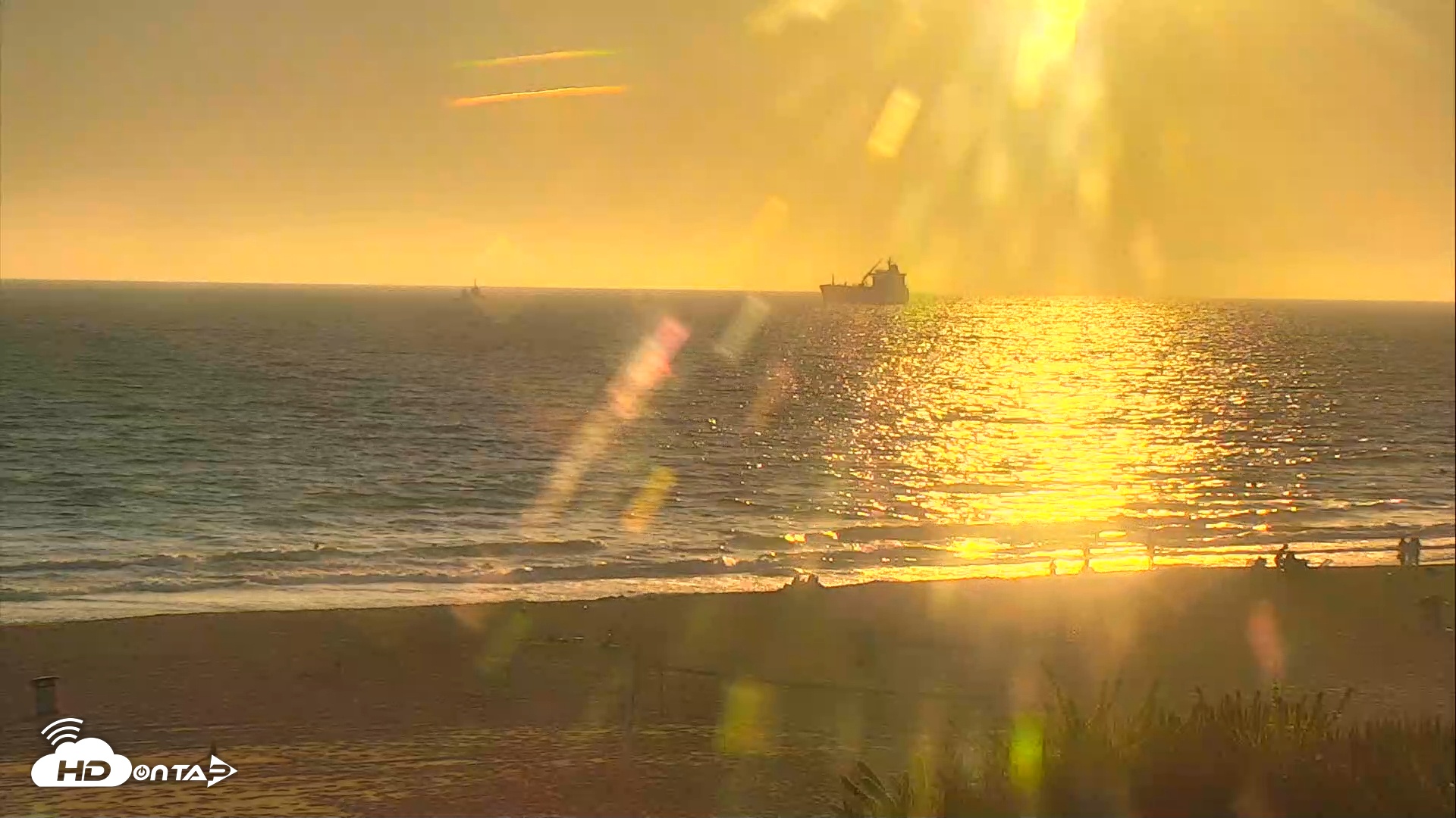Snapshot of El Porto Beach Roving Live Cam taken Jun 28, 2025, 7:24pm PDT