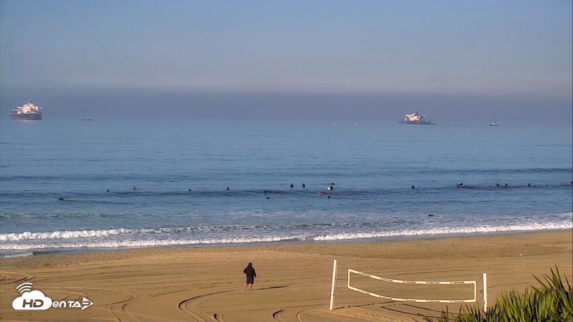 Snapshot of El Porto Beach Roving Live Cam taken Dec 8, 2025, 9:26am PST