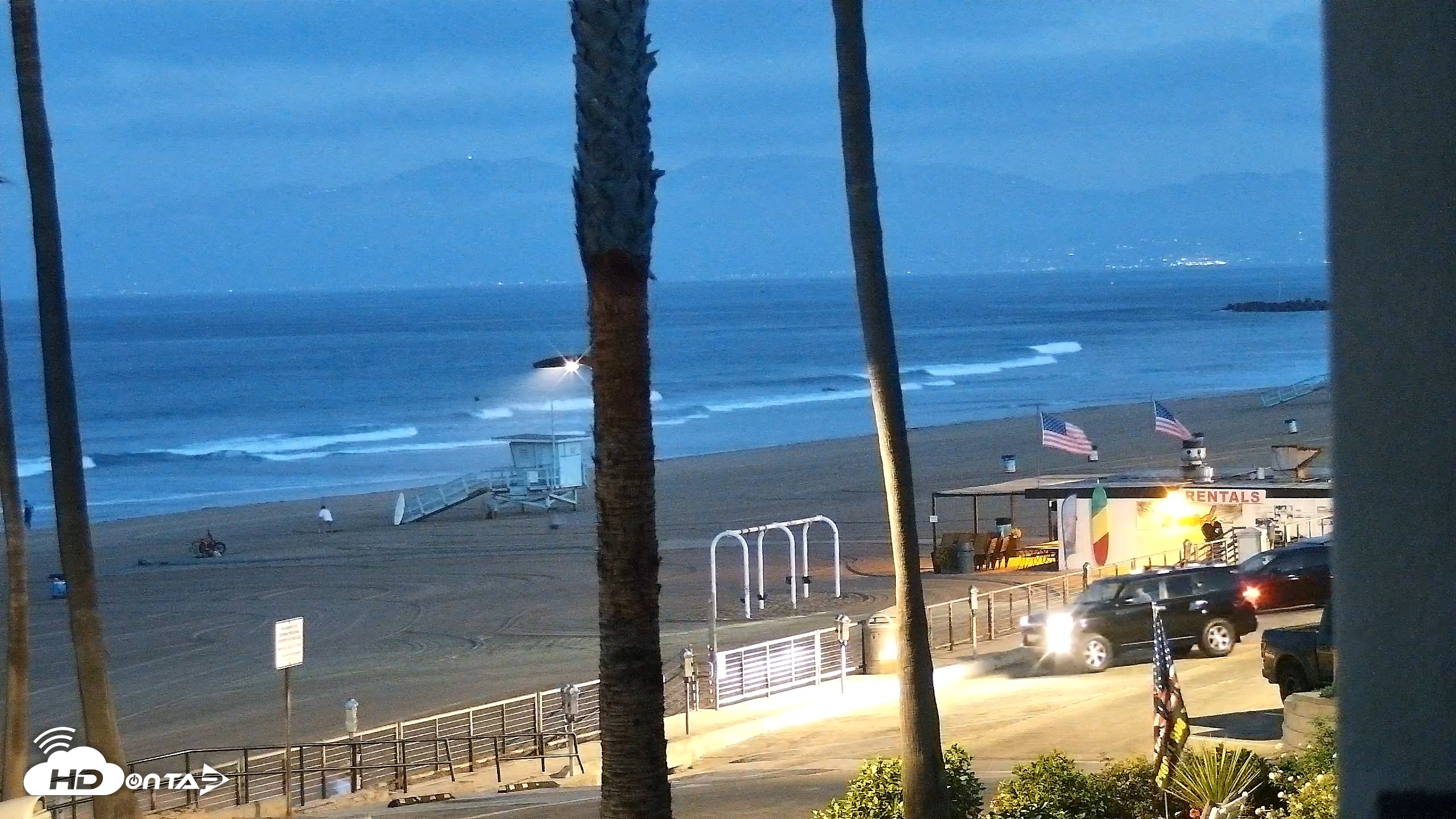 Snapshot of El Porto Beach Roving Live Cam taken Oct 9, 2026, 6:27am PDT