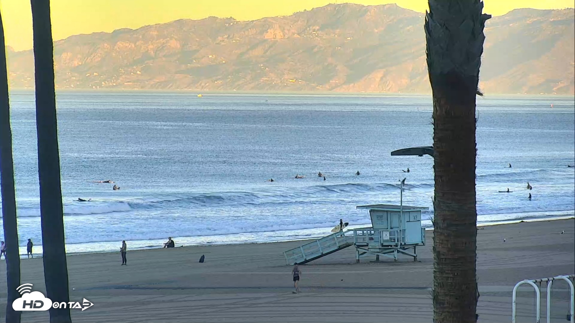 Snapshot of El Porto Beach Roving Live Cam taken Oct 4, 2026, 7:21am PDT