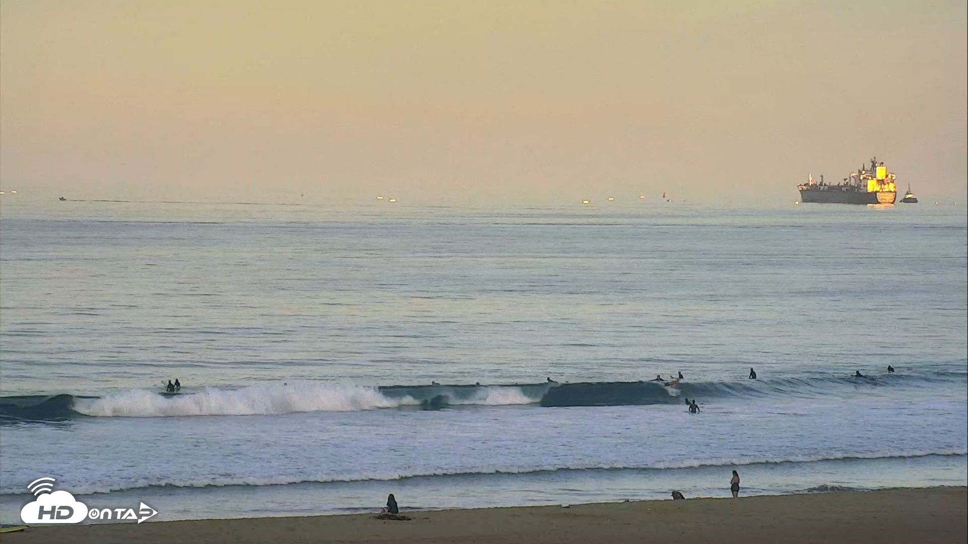 Snapshot of El Porto Beach Roving Live Cam taken Aug 21, 2026, 6:49am PDT