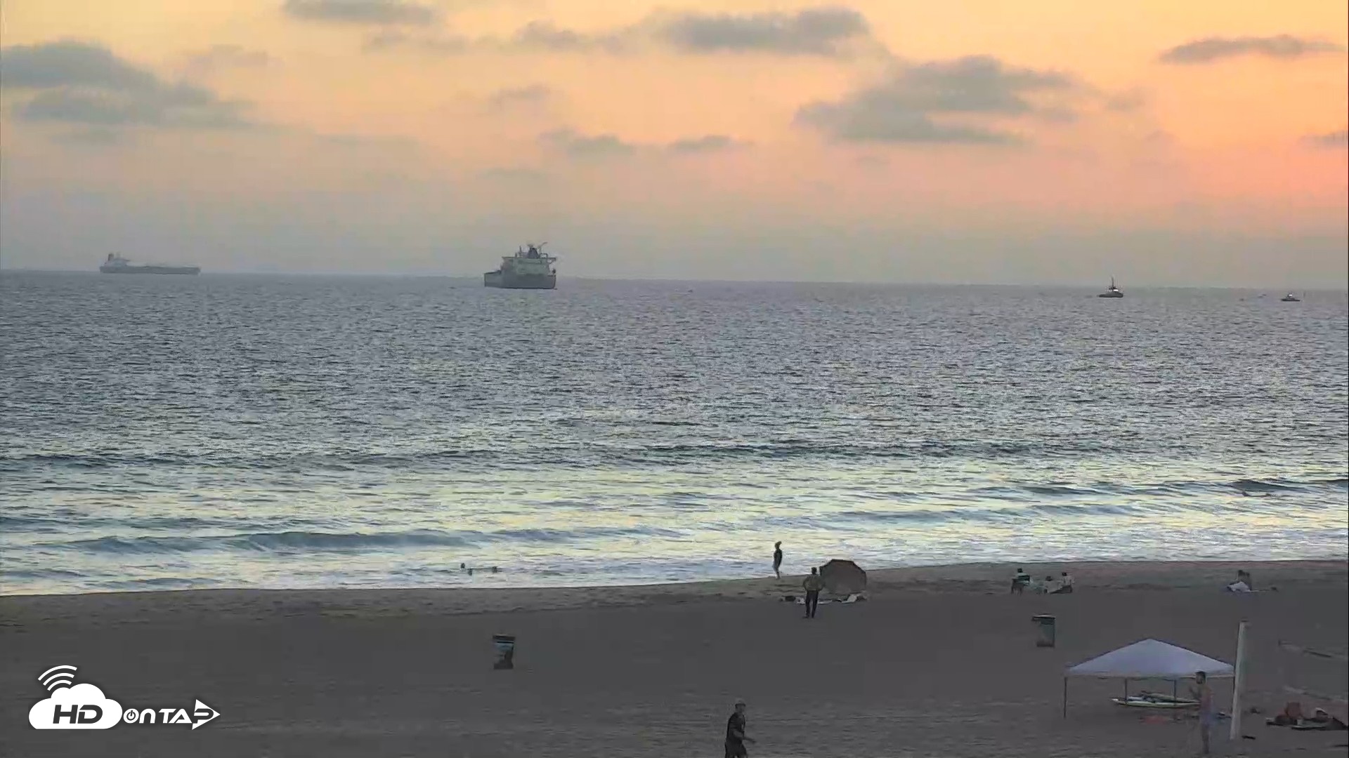 Snapshot of El Porto Beach Roving Live Cam taken Jul 10, 2026, 8:02pm PDT