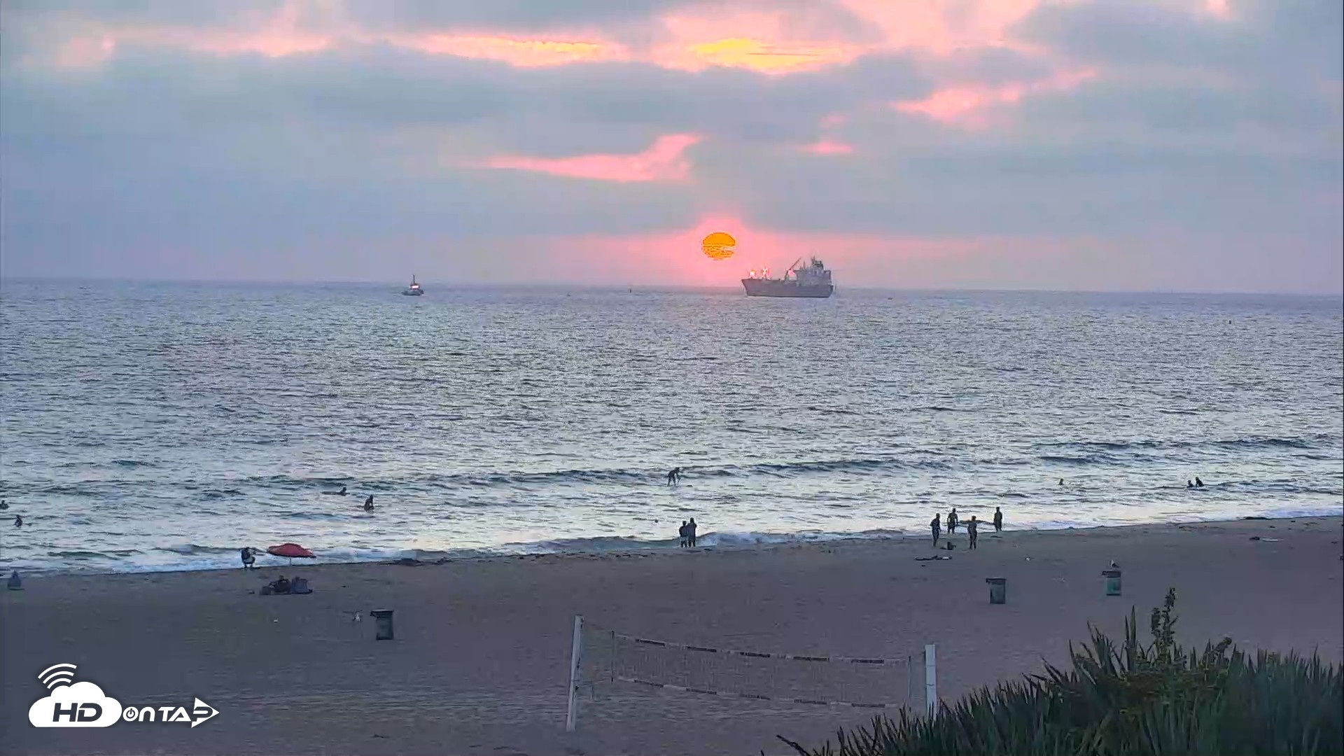 Snapshot of El Porto Beach Roving Live Cam taken Aug 9, 2026, 7:42pm PDT