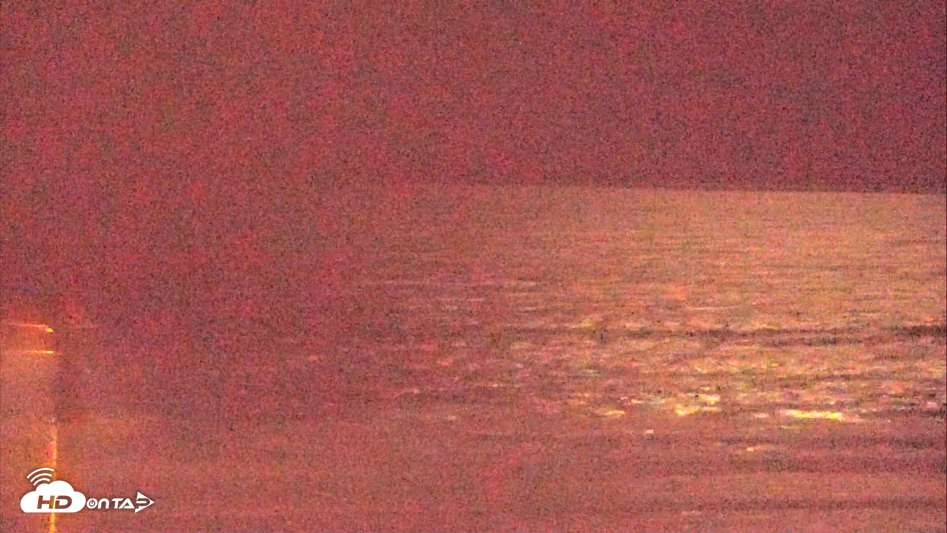 Snapshot of El Porto Beach Roving Live Cam taken Apr 25, 2026, 1:17am PDT