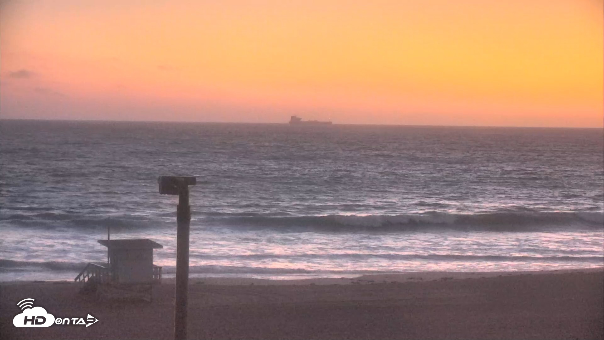 Snapshot of El Porto Beach Roving Live Cam taken Jun 15, 2026, 8:36pm PDT