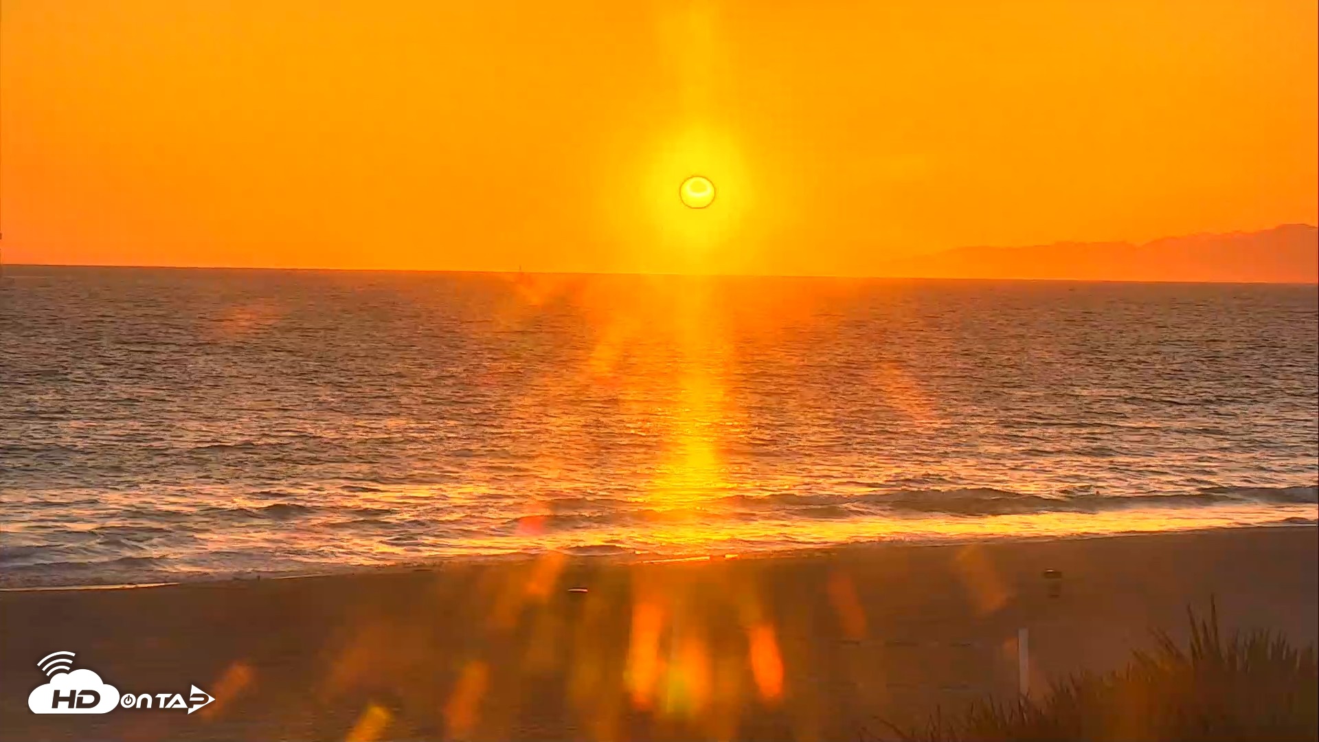 Snapshot of El Porto Beach Roving Live Cam taken Apr 28, 2026, 7:27pm PDT