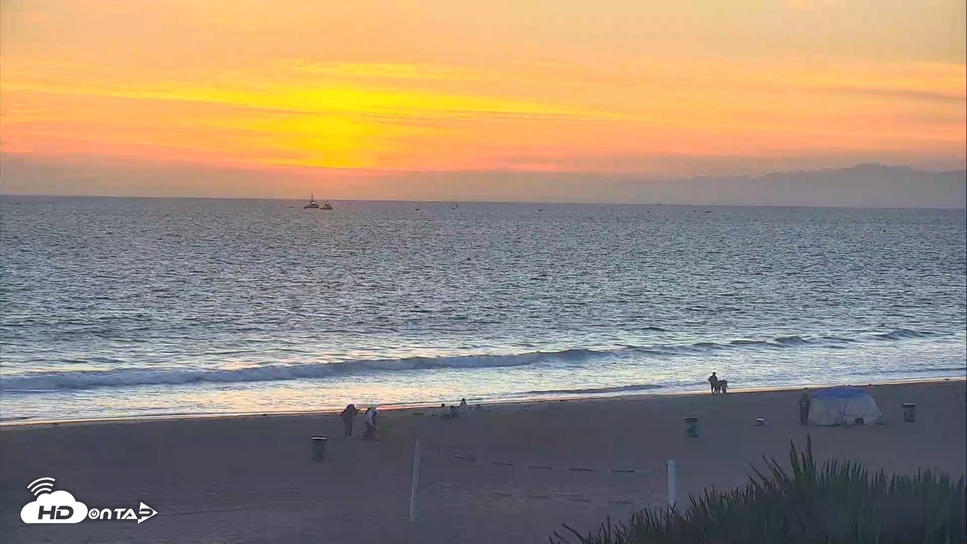 Snapshot of El Porto Beach Roving Live Cam taken Apr 19, 2026, 7:30pm PDT