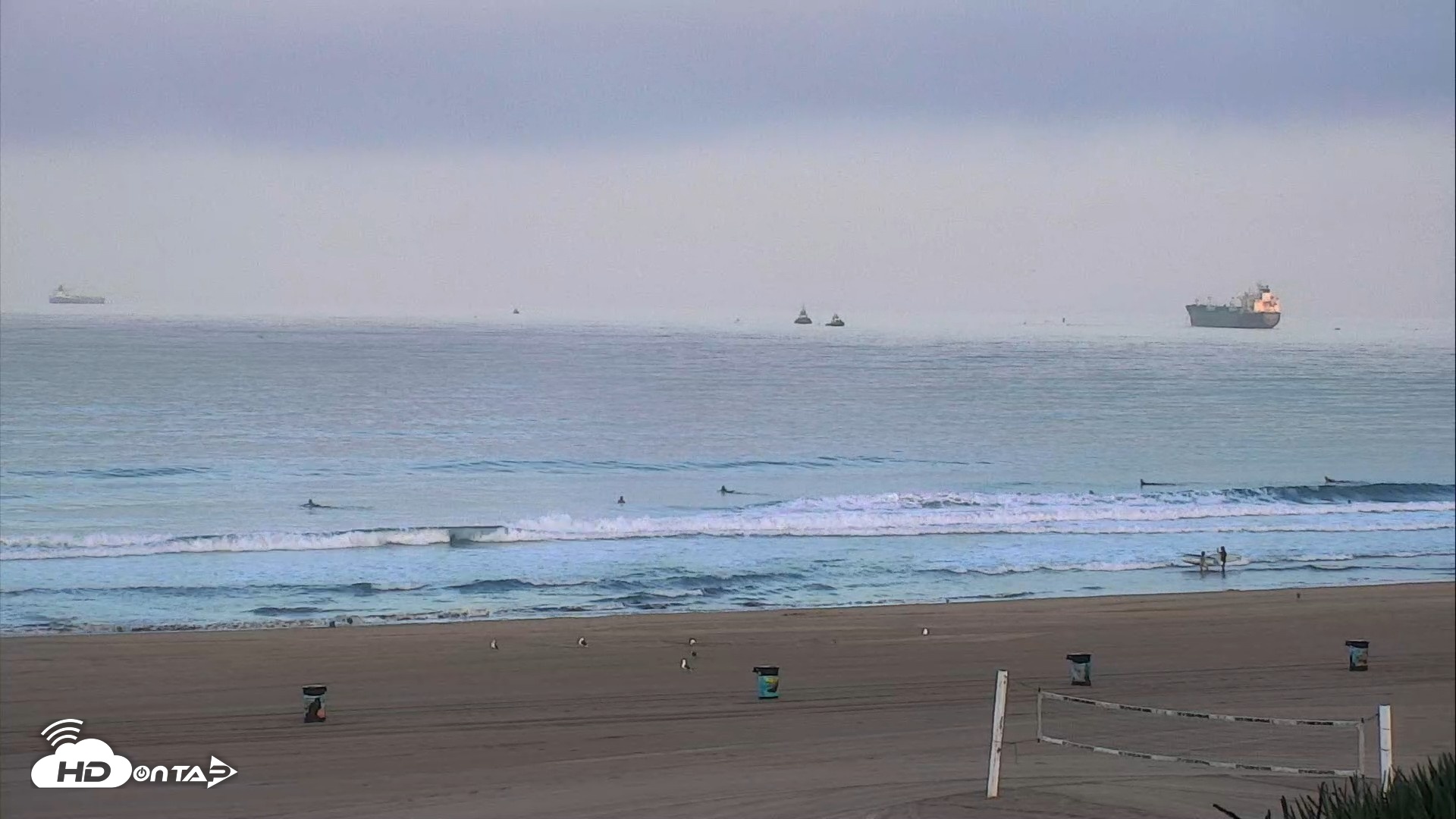 Snapshot of El Porto Beach Roving Live Cam taken Aug 25, 2026, 6:46am PDT