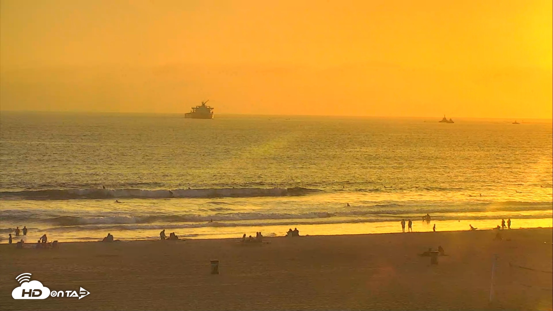 Snapshot of El Porto Beach Roving Live Cam taken Jul 17, 2026, 7:37pm PDT
