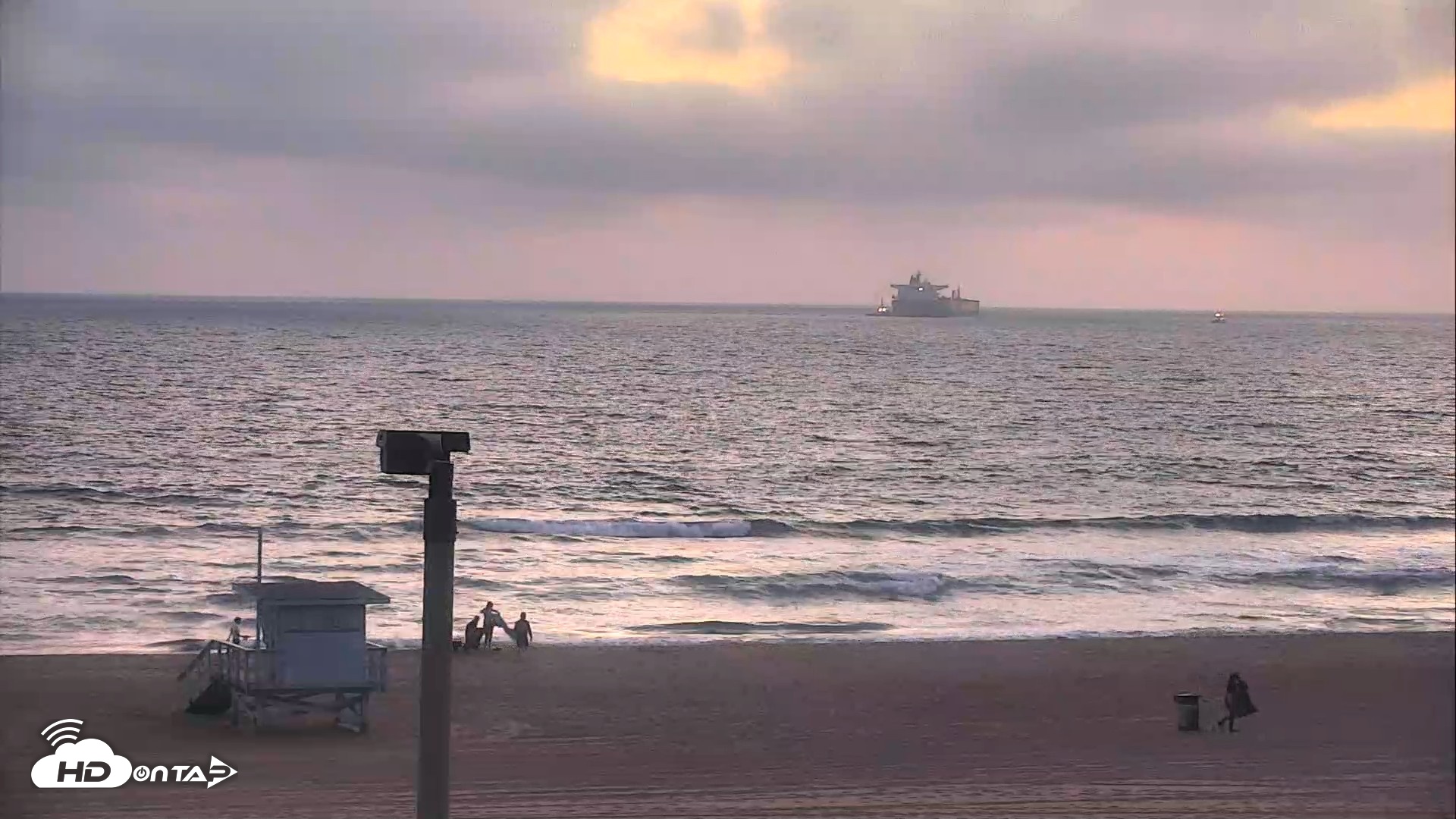 Snapshot of El Porto Beach Roving Live Cam taken Aug 7, 2026, 8:02pm PDT