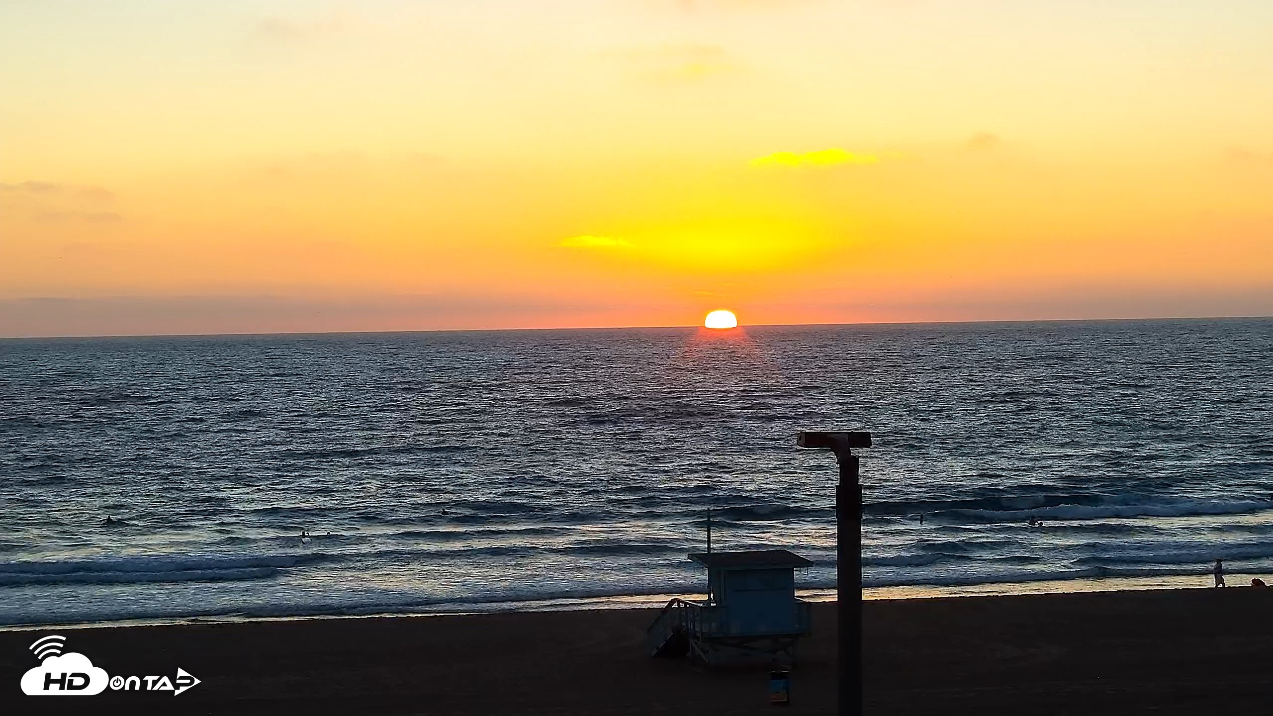 Snapshot of El Porto Beach Roving Live Cam taken Oct 8, 2026, 6:28pm PDT
