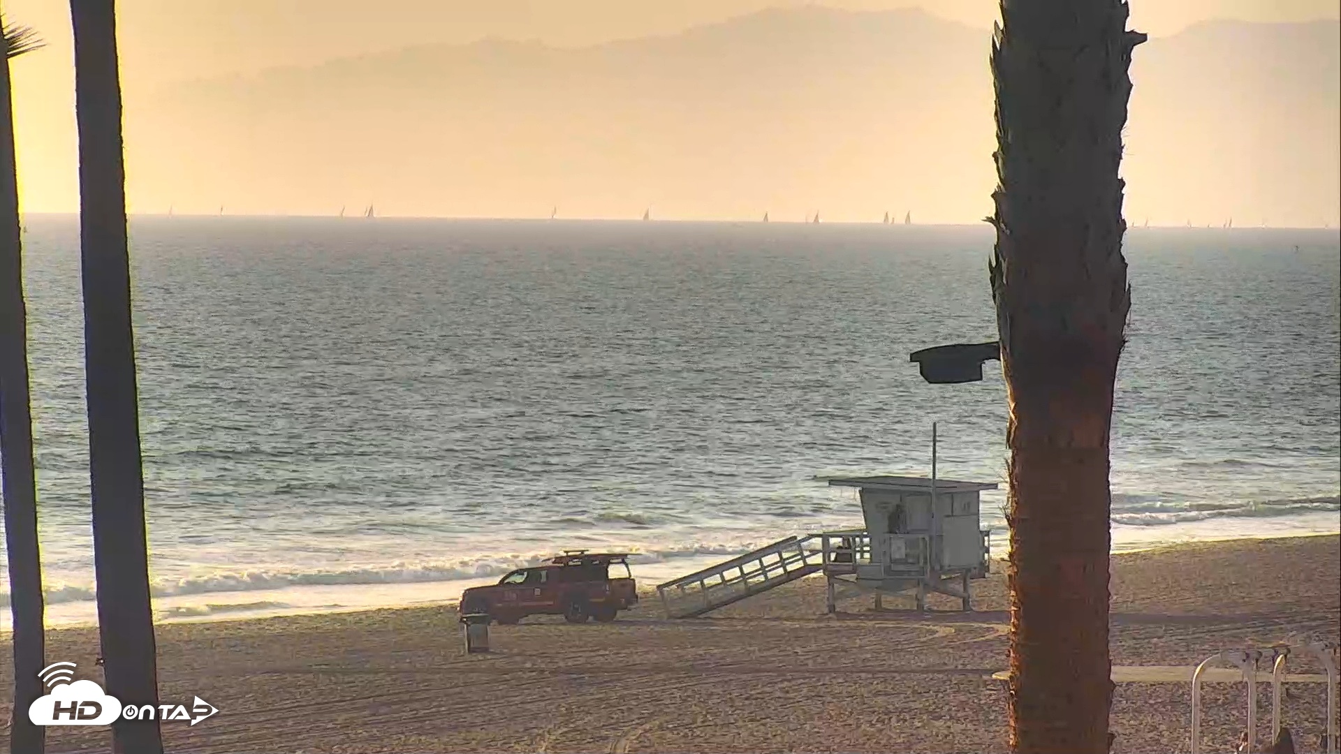 Snapshot of El Porto Beach Roving Live Cam taken Apr 29, 2026, 6:31pm PDT