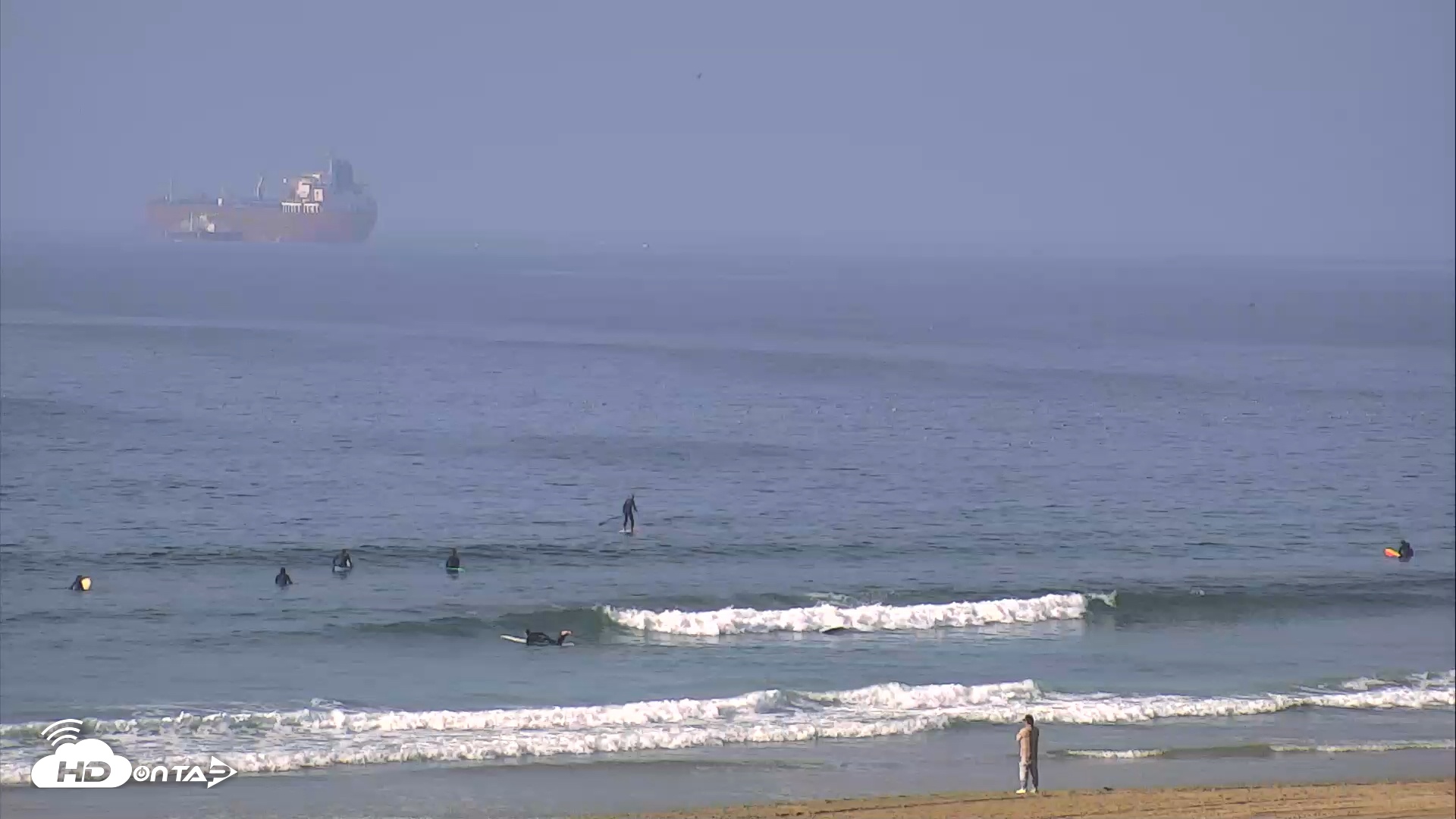 Snapshot of El Porto Beach Roving Live Cam taken Dec 21, 2025, 12:10pm PST