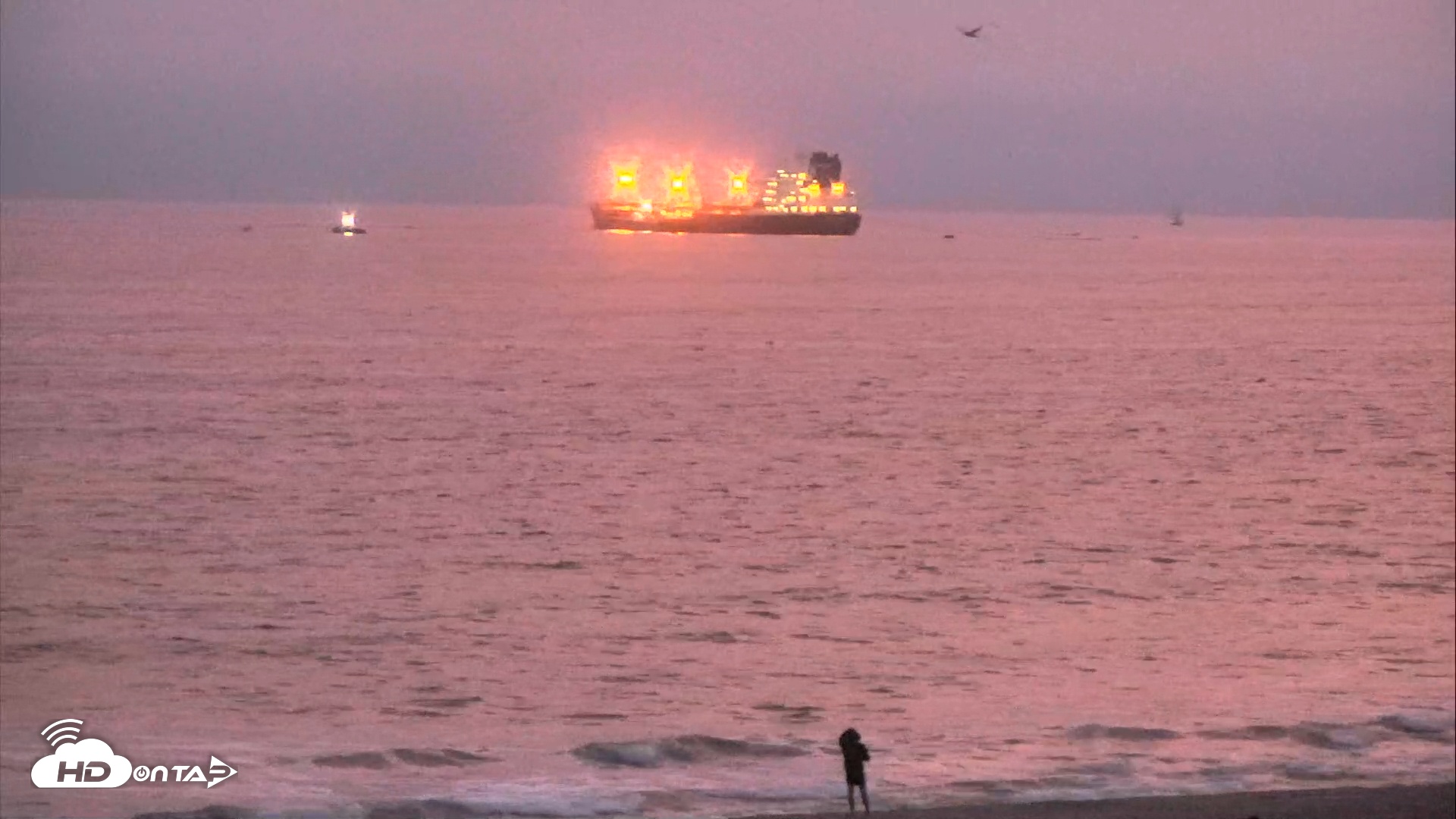 Snapshot of El Porto Beach Roving Live Cam taken Jul 2, 2025, 8:27pm PDT