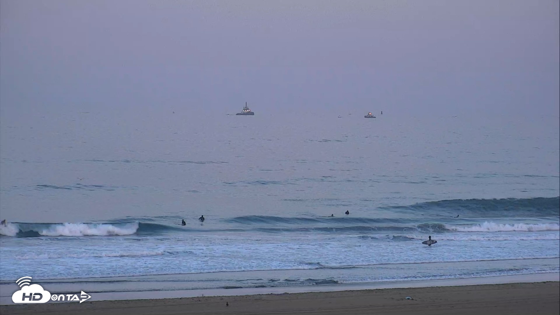 Snapshot of El Porto Beach Roving Live Cam taken Aug 30, 2026, 6:36am PDT