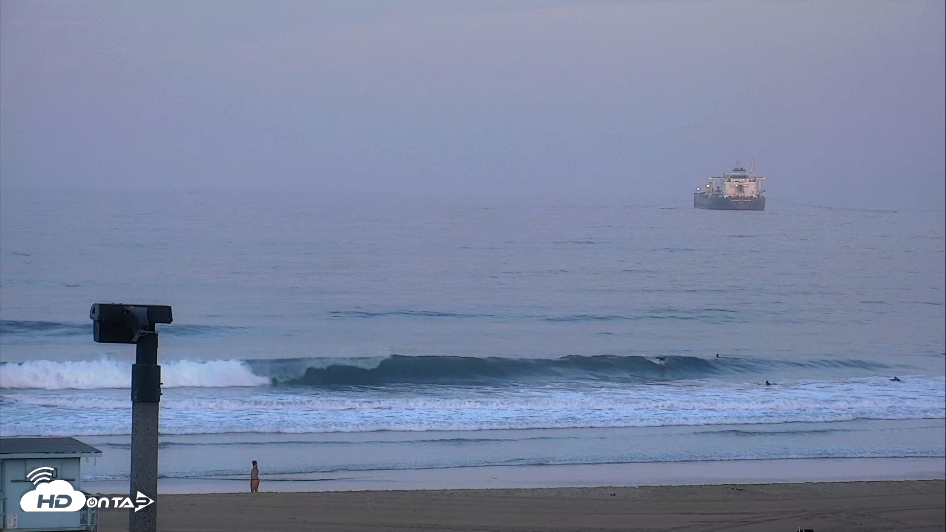 Snapshot of El Porto Beach Roving Live Cam taken Aug 30, 2026, 6:37am PDT