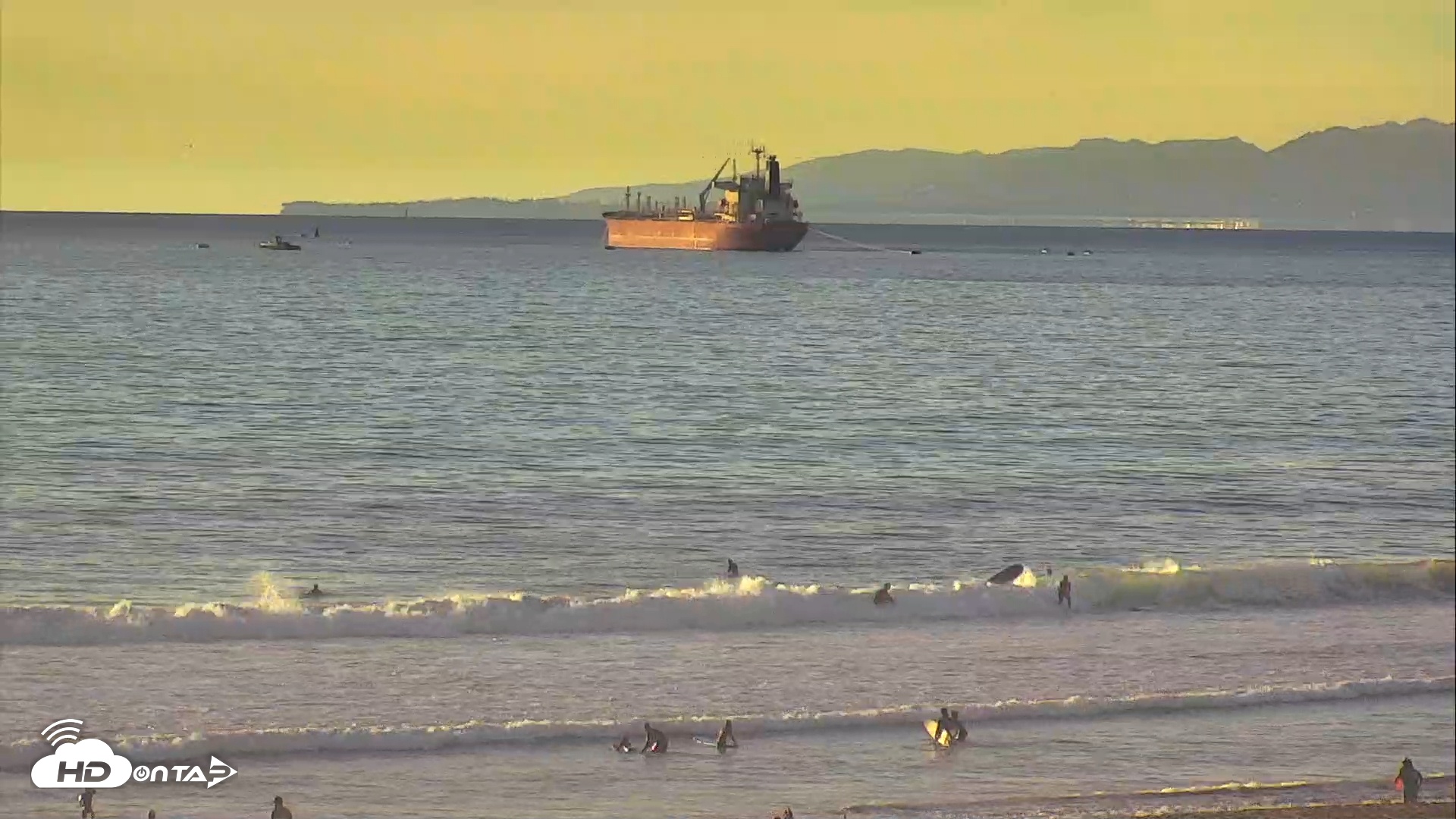 Snapshot of El Porto Beach Roving Live Cam taken Nov 26, 2025, 3:59pm PST