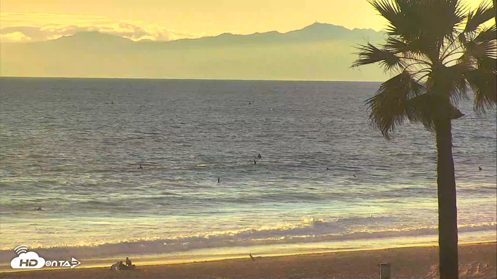 Snapshot of El Porto Beach Roving Live Cam taken Apr 10, 2026, 6:48pm PDT