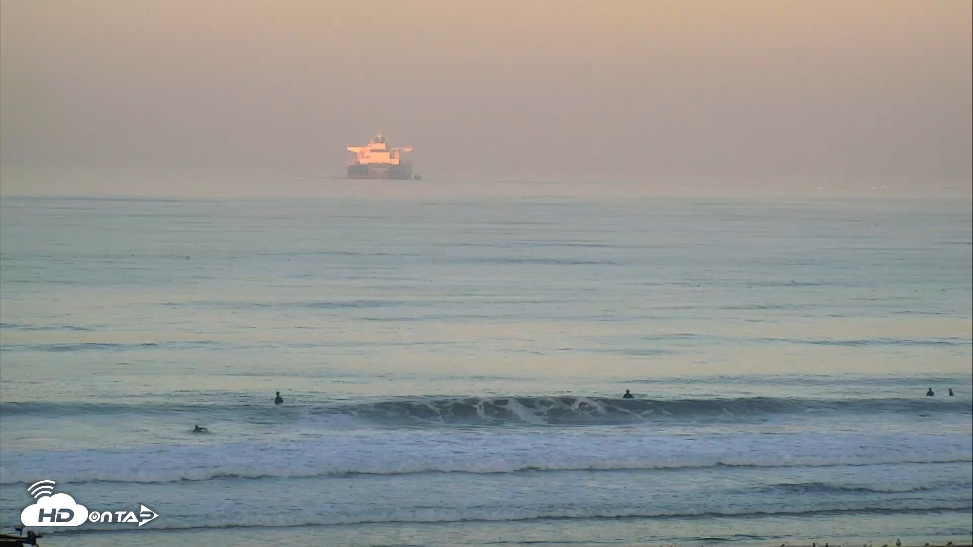 Snapshot of El Porto Beach Roving Live Cam taken Oct 28, 2025, 7:29am PDT