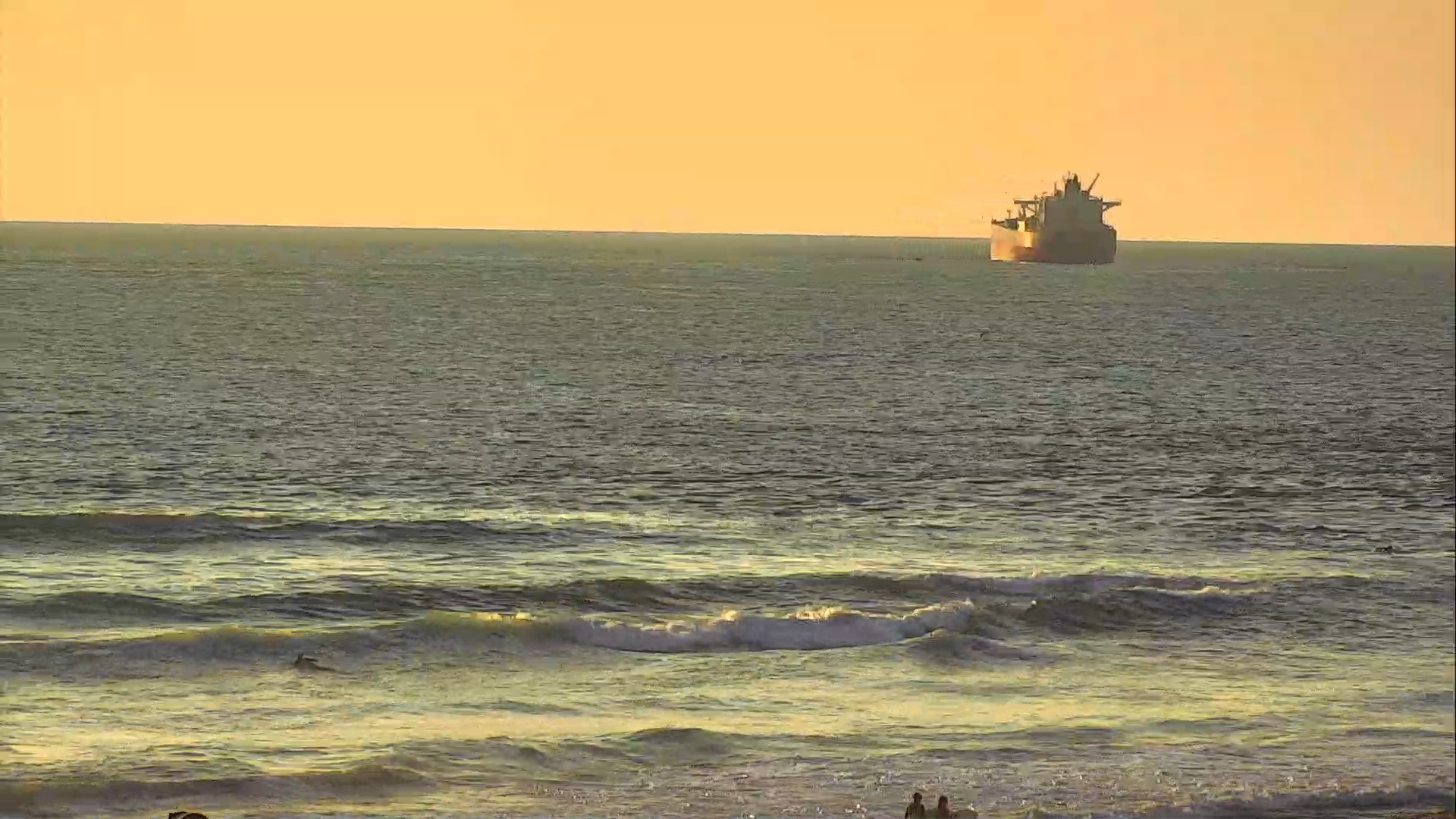 Snapshot of El Porto Beach Roving Live Cam taken Jan 18, 2025, 4:22pm PST