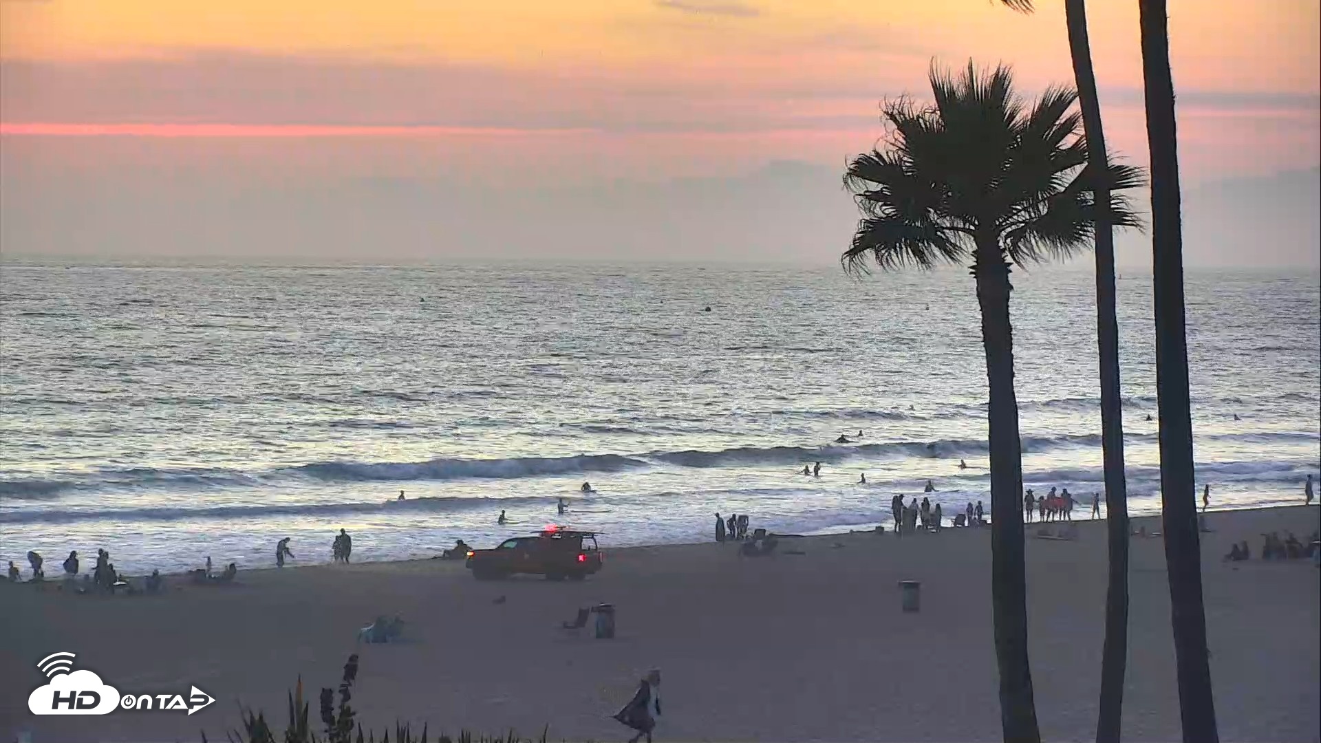 Snapshot of El Porto Beach Roving Live Cam taken Aug 28, 2026, 7:36pm PDT
