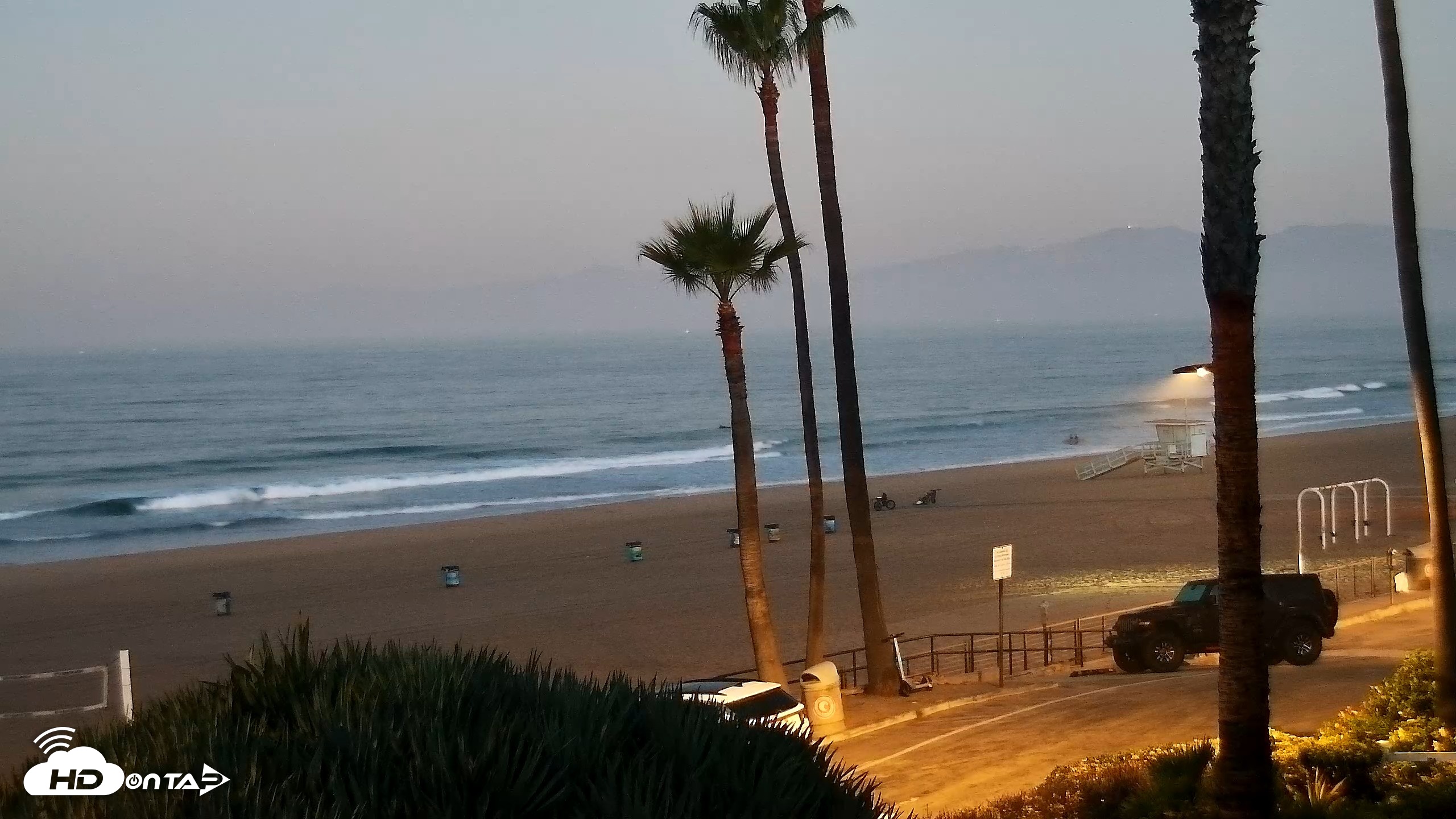 Snapshot of El Porto Beach Roving Live Cam taken Oct 7, 2026, 6:36am PDT