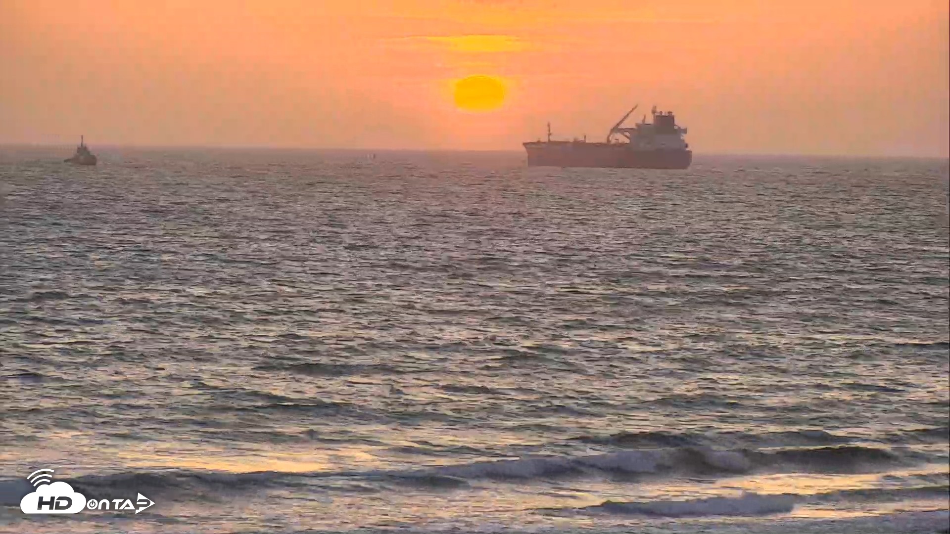 Snapshot of El Porto Beach Roving Live Cam taken May 1, 2026, 7:33pm PDT