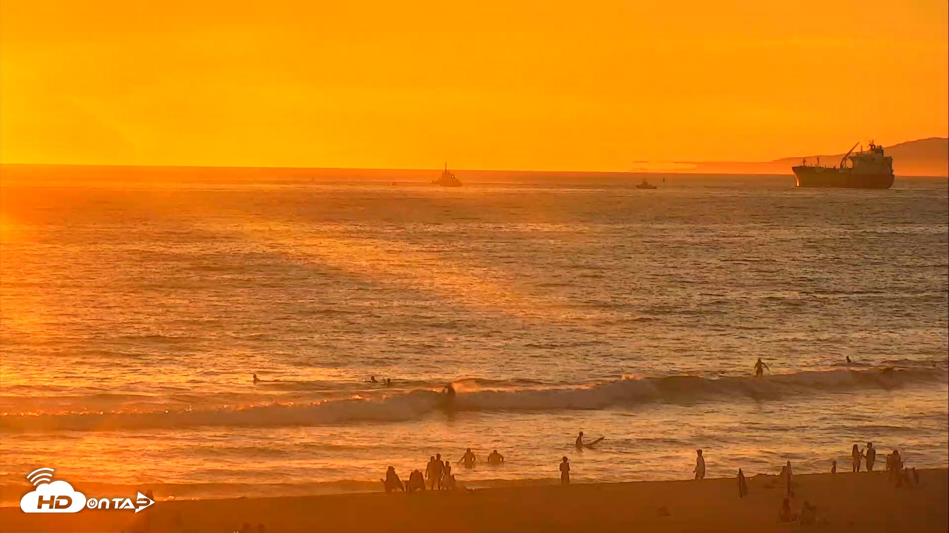 Snapshot of El Porto Beach Roving Live Cam taken Sep 9, 2026, 7:02pm PDT