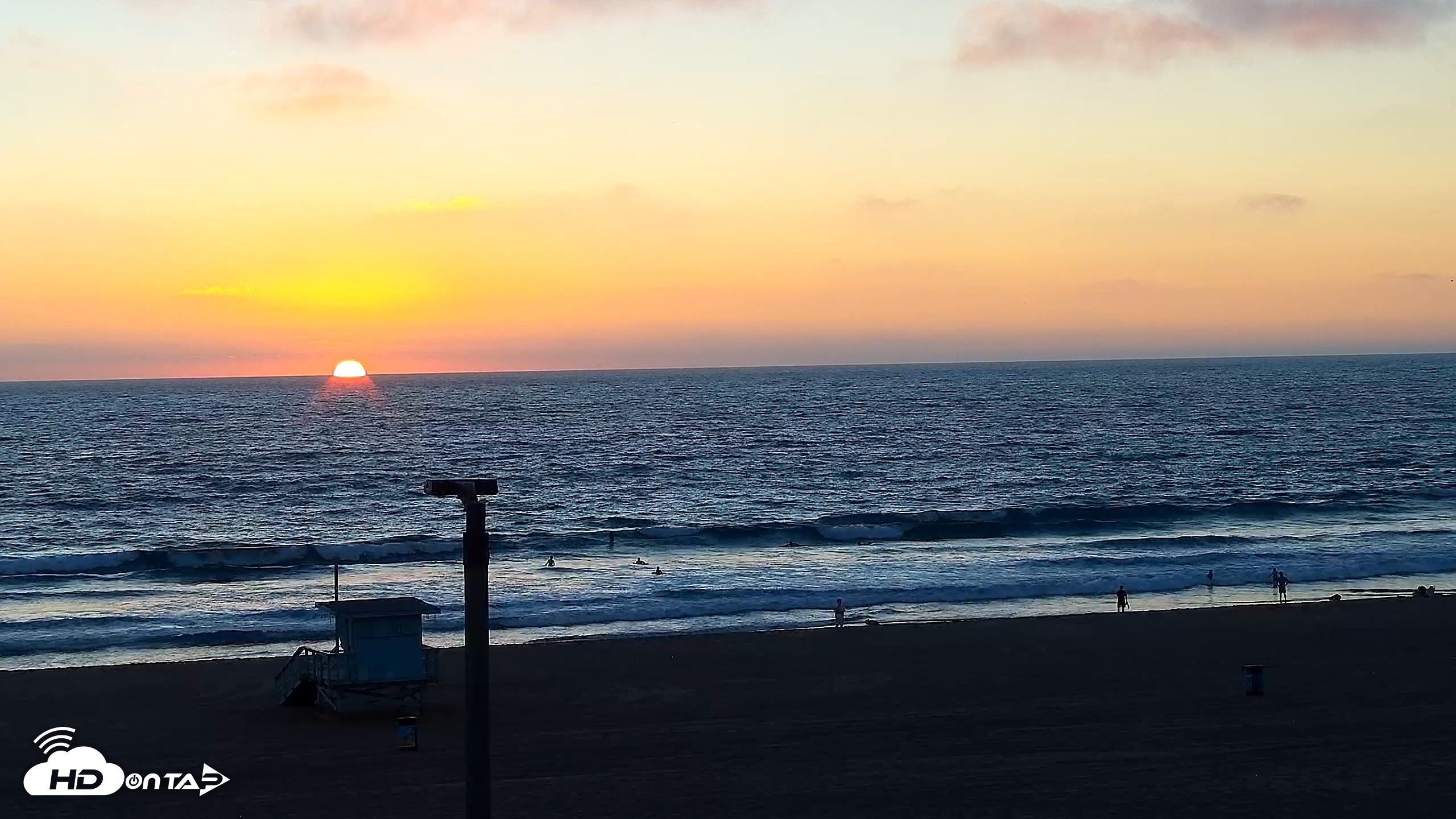 Snapshot of El Porto Beach Roving Live Cam taken Oct 8, 2026, 6:28pm PDT