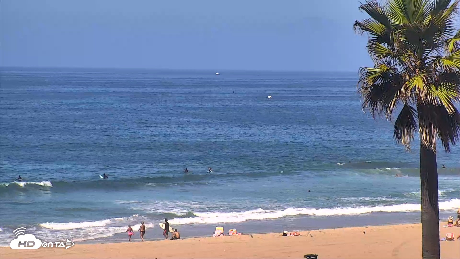 Snapshot of El Porto Beach Roving Live Cam taken Sep 3, 2025, 11:21am PDT