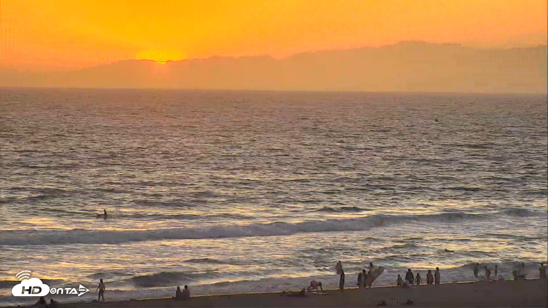 Snapshot of El Porto Beach Roving Live Cam taken Aug 1, 2026, 7:52pm PDT