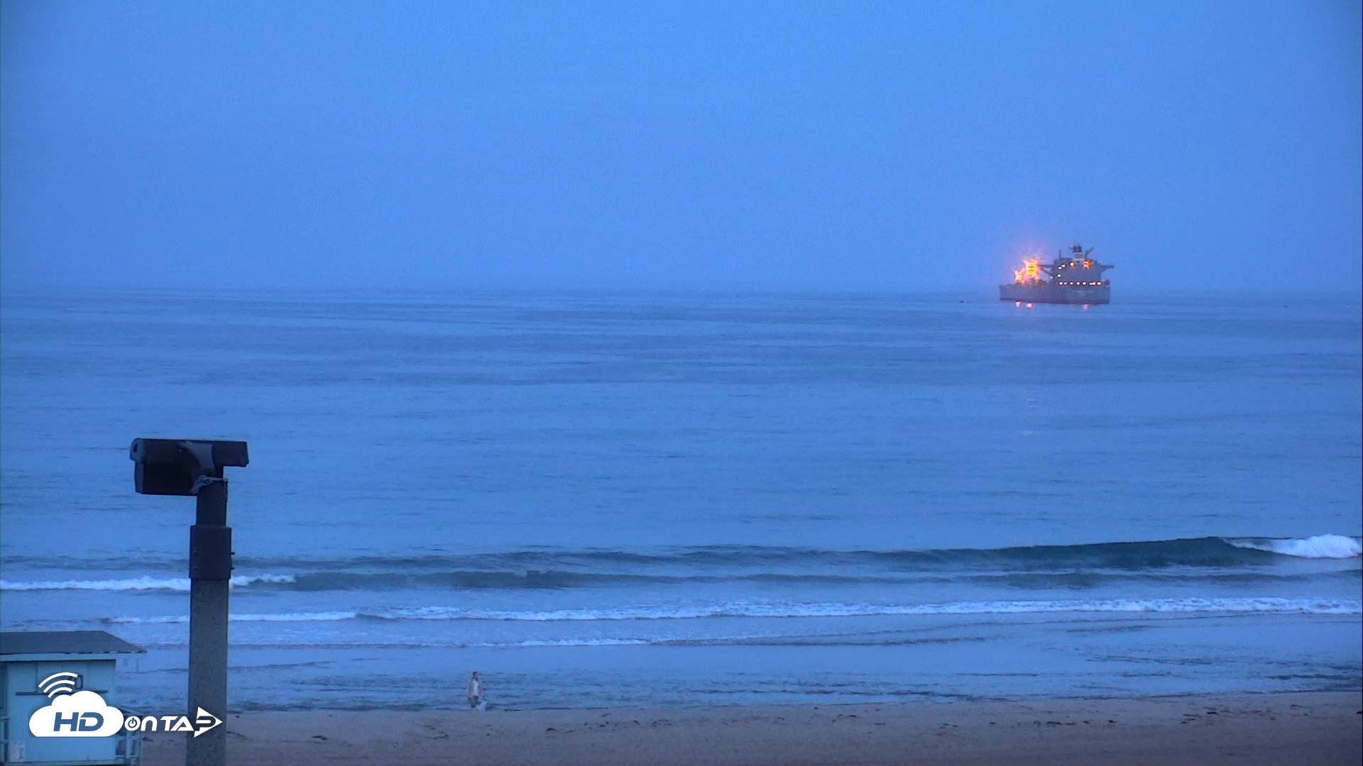 Snapshot of El Porto Beach Roving Live Cam taken Aug 11, 2026, 6:05am PDT