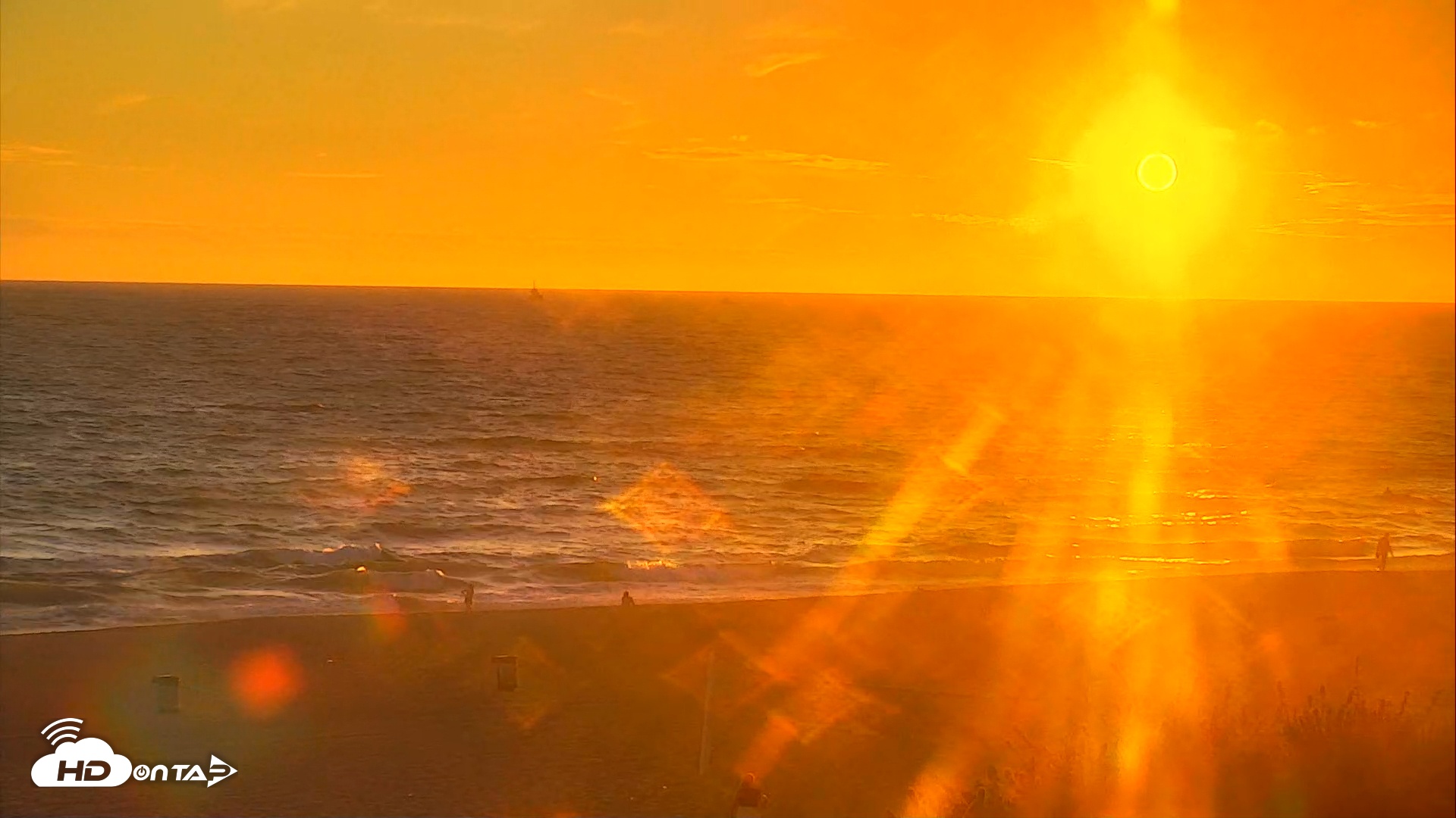 Snapshot of El Porto Beach Roving Live Cam taken Jul 23, 2025, 7:49pm PDT