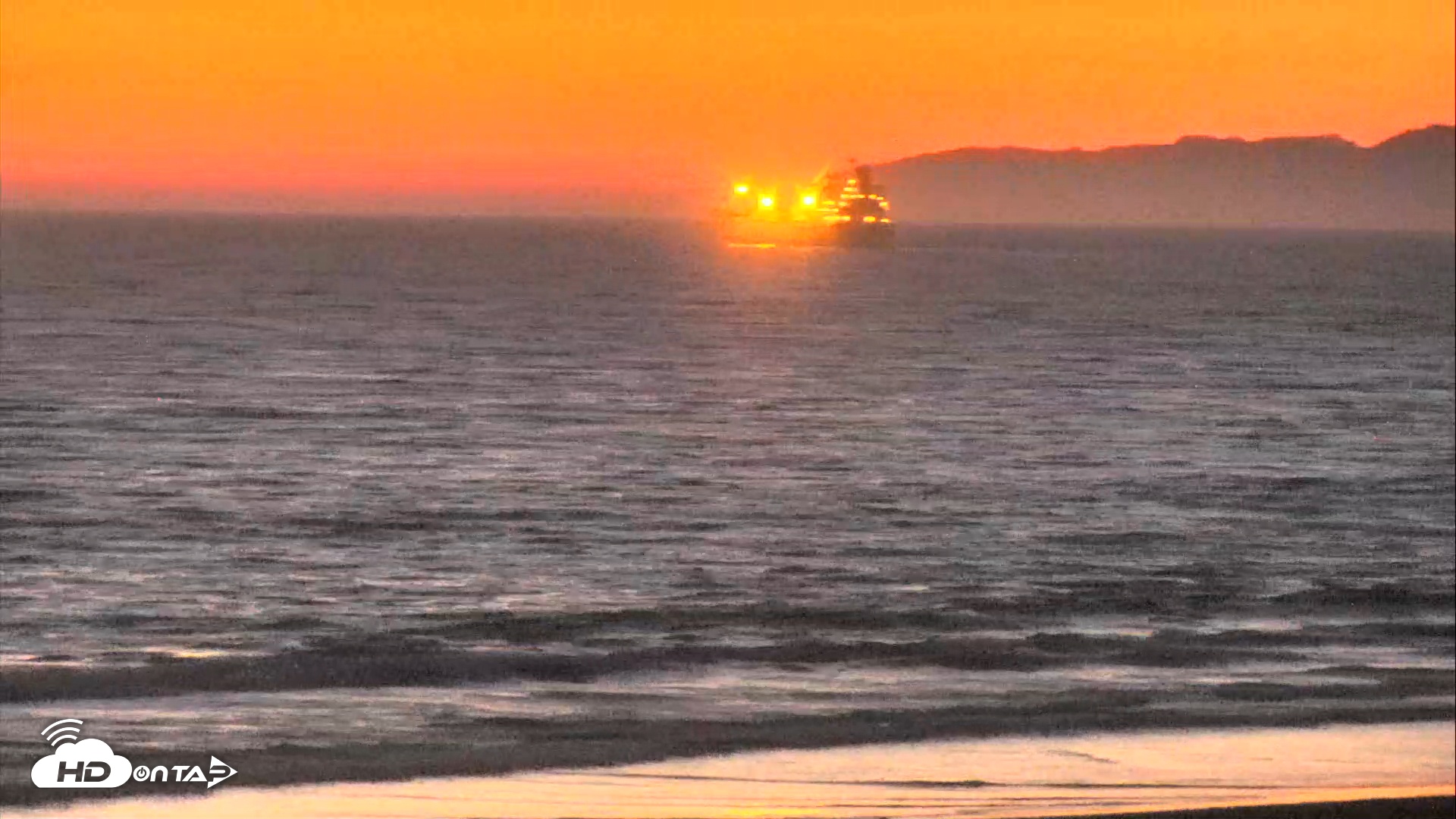 Snapshot of El Porto Beach Roving Live Cam taken Oct 20, 2025, 6:47pm PDT